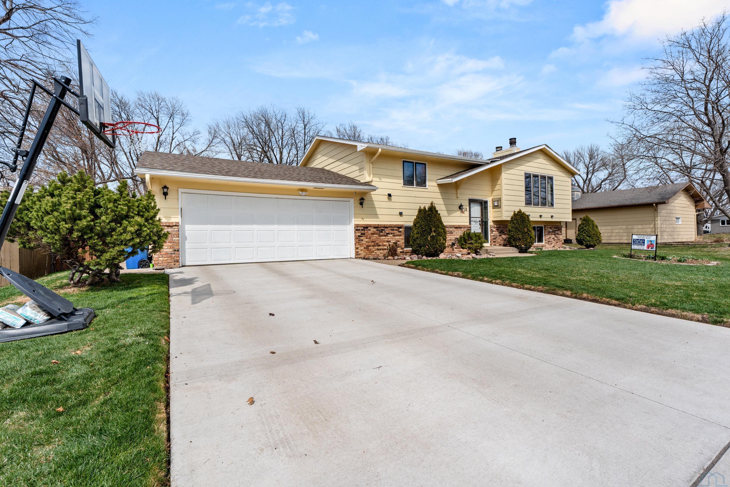 710 Sharpe, Vermillion, SD 57069 