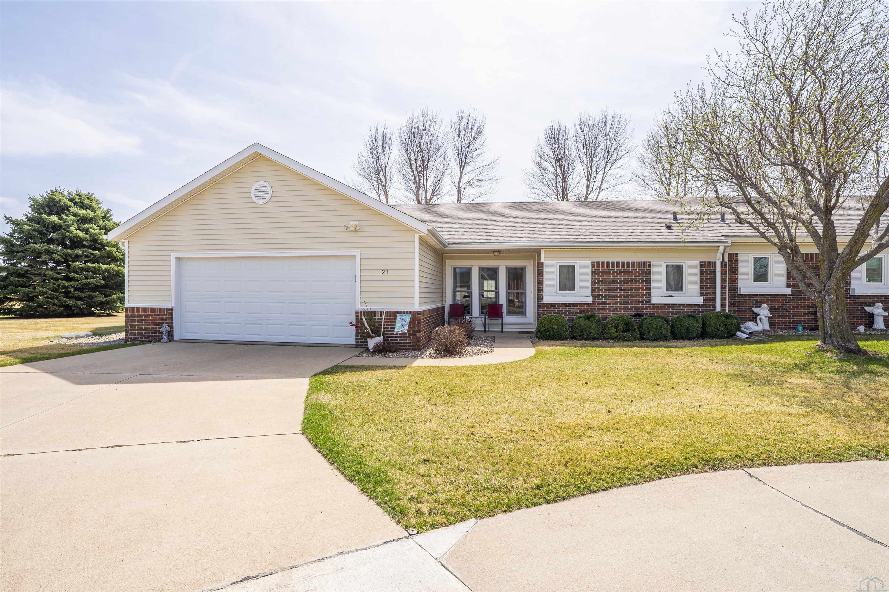 21 Park Village, LeMars, IA 51031 
