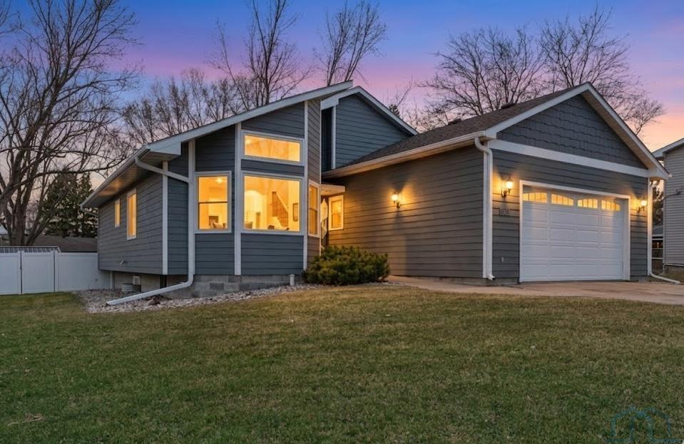 1129 Ridgecrest Dr, Vermillion, SD 57069 