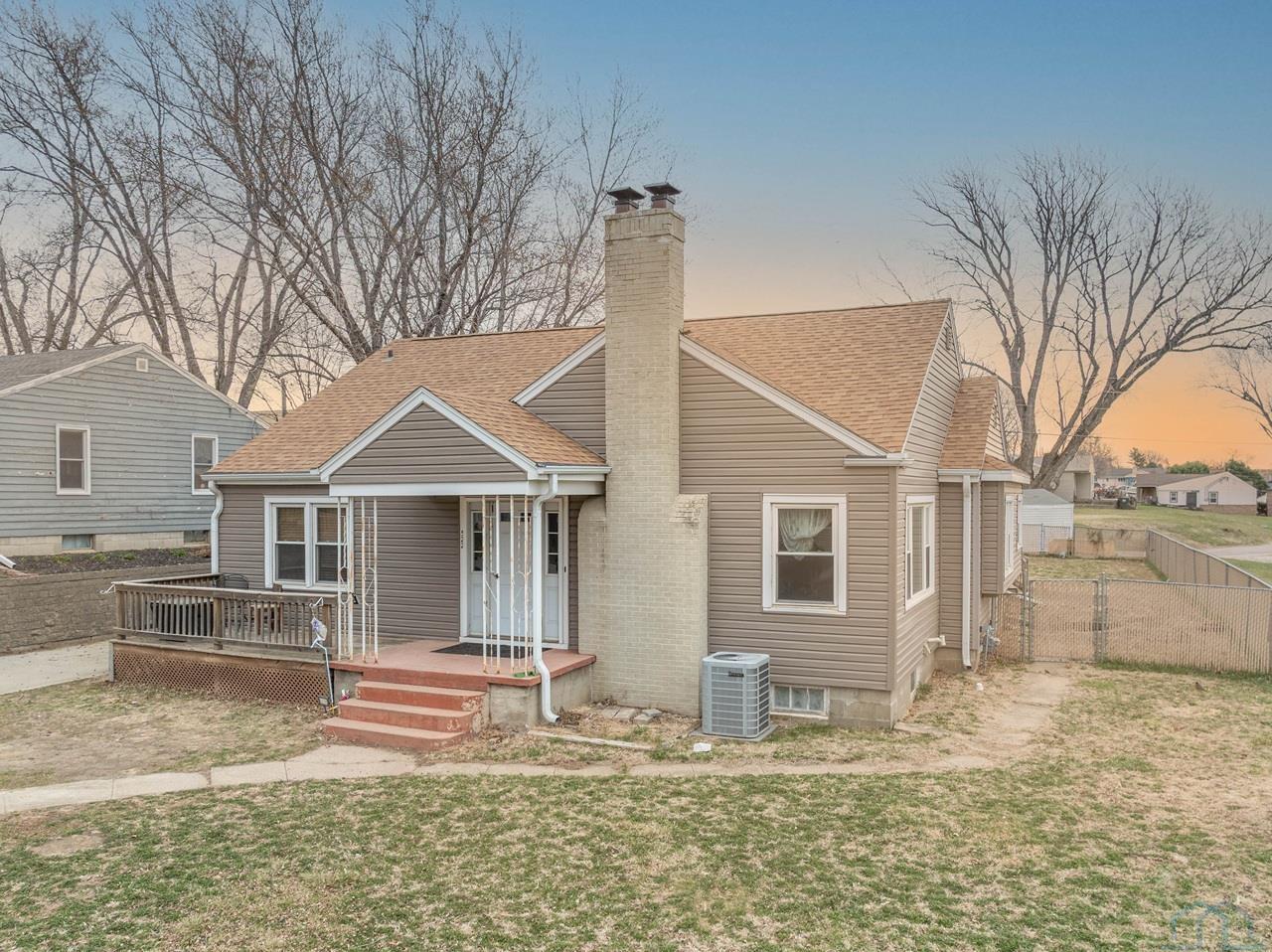 522 4th S, Moville, IA 51039 