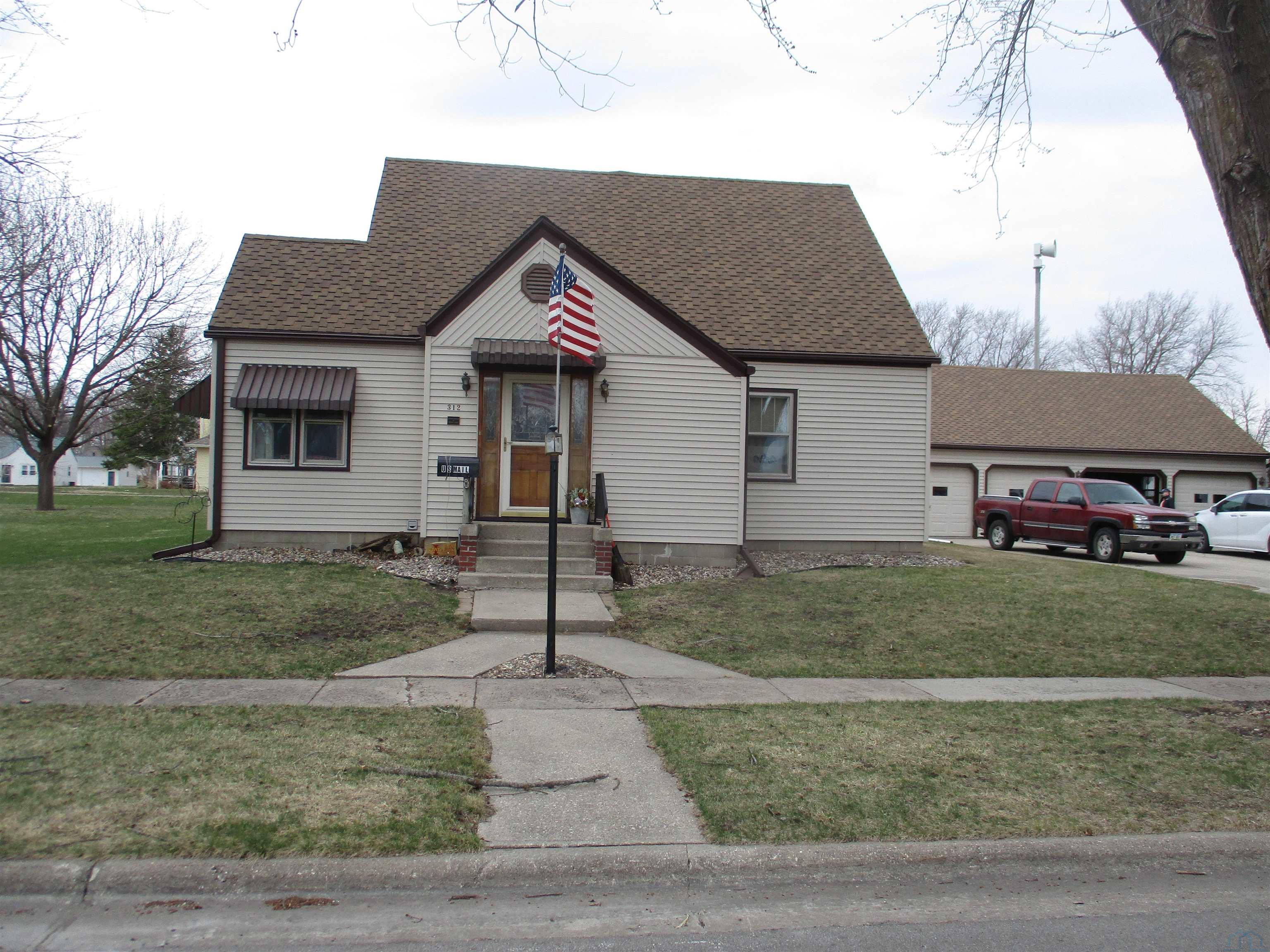 312 S Harrison, Laurens, IA 50554 