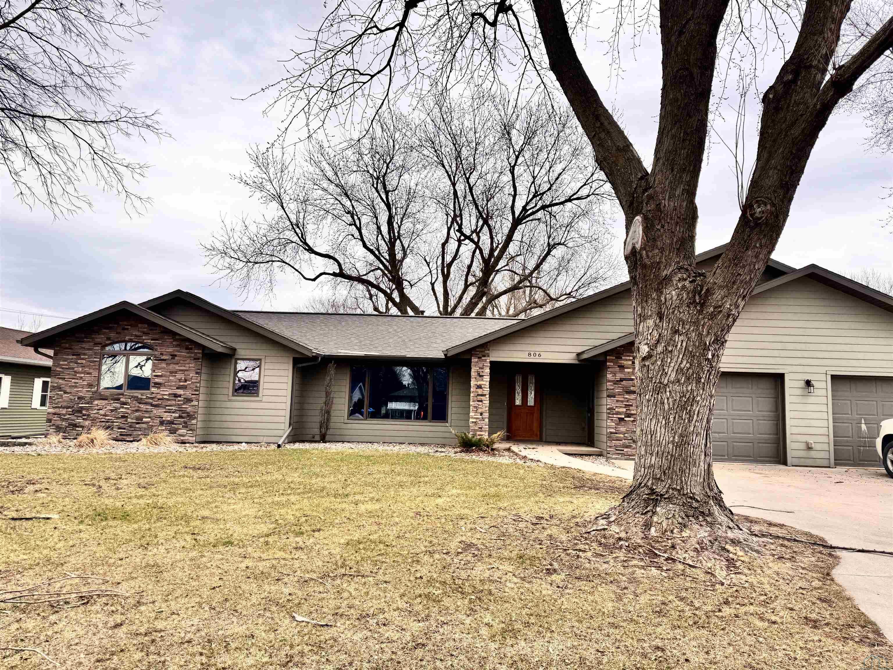 806 Floyd St, Sanborn, IA 51248 