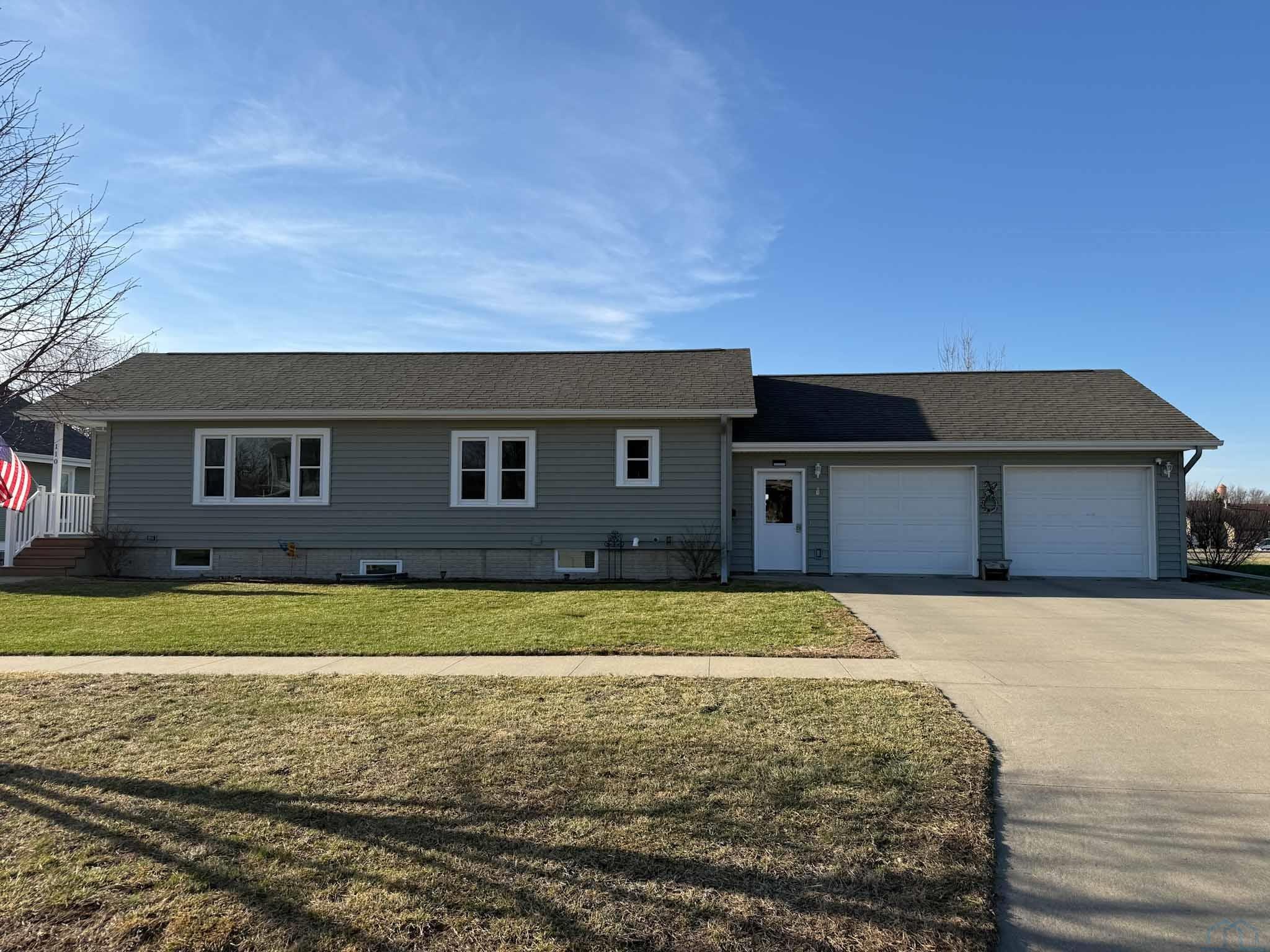 110 5th St NE, Orange City, IA 51041 
