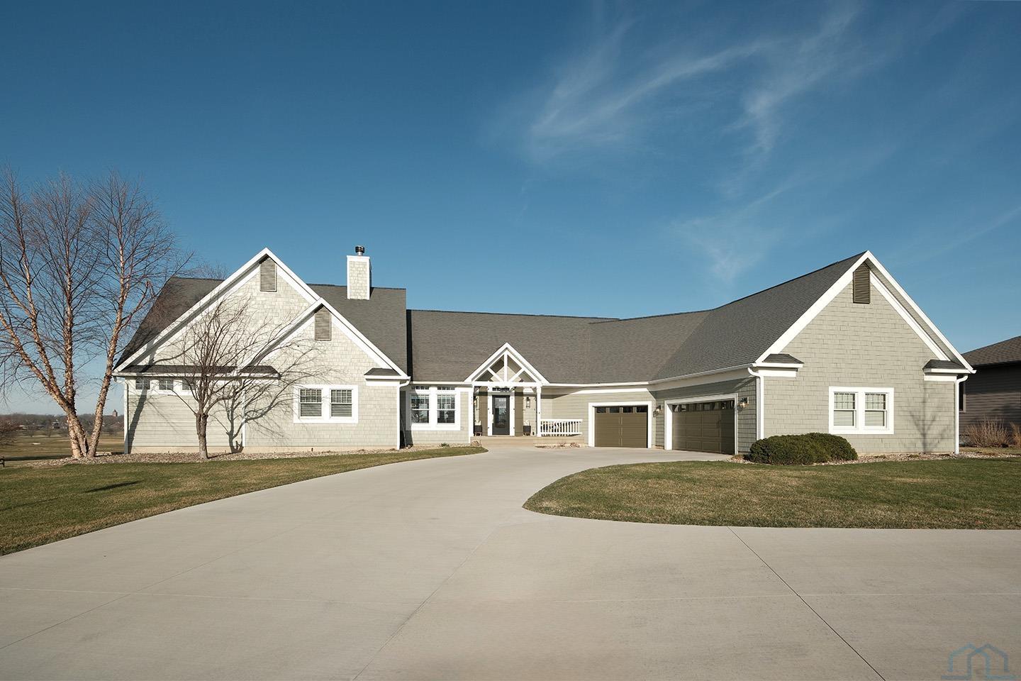 402 Martin Drive NE, Orange City, IA 51041 