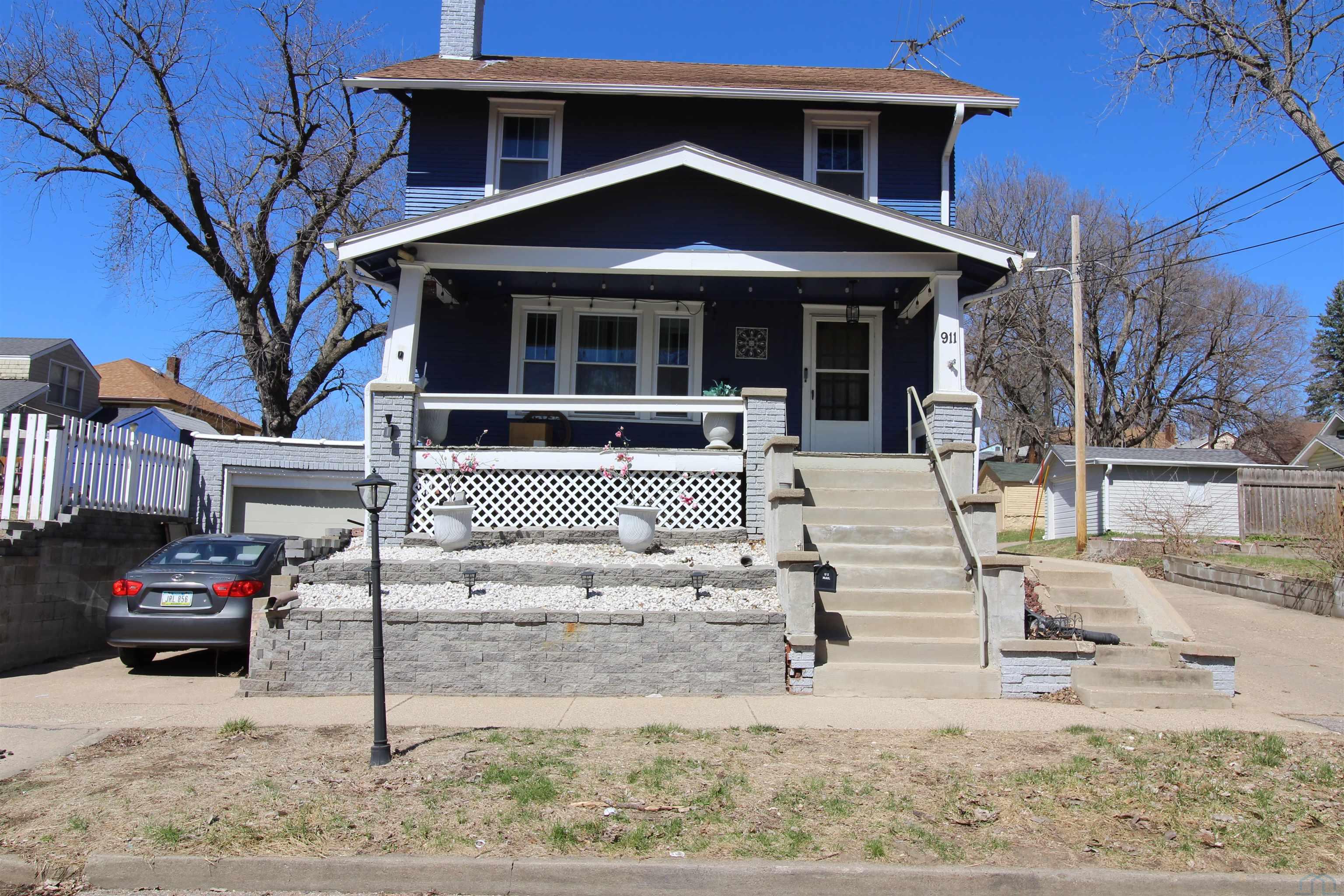 911 32nd, Sioux City, IA 51104 