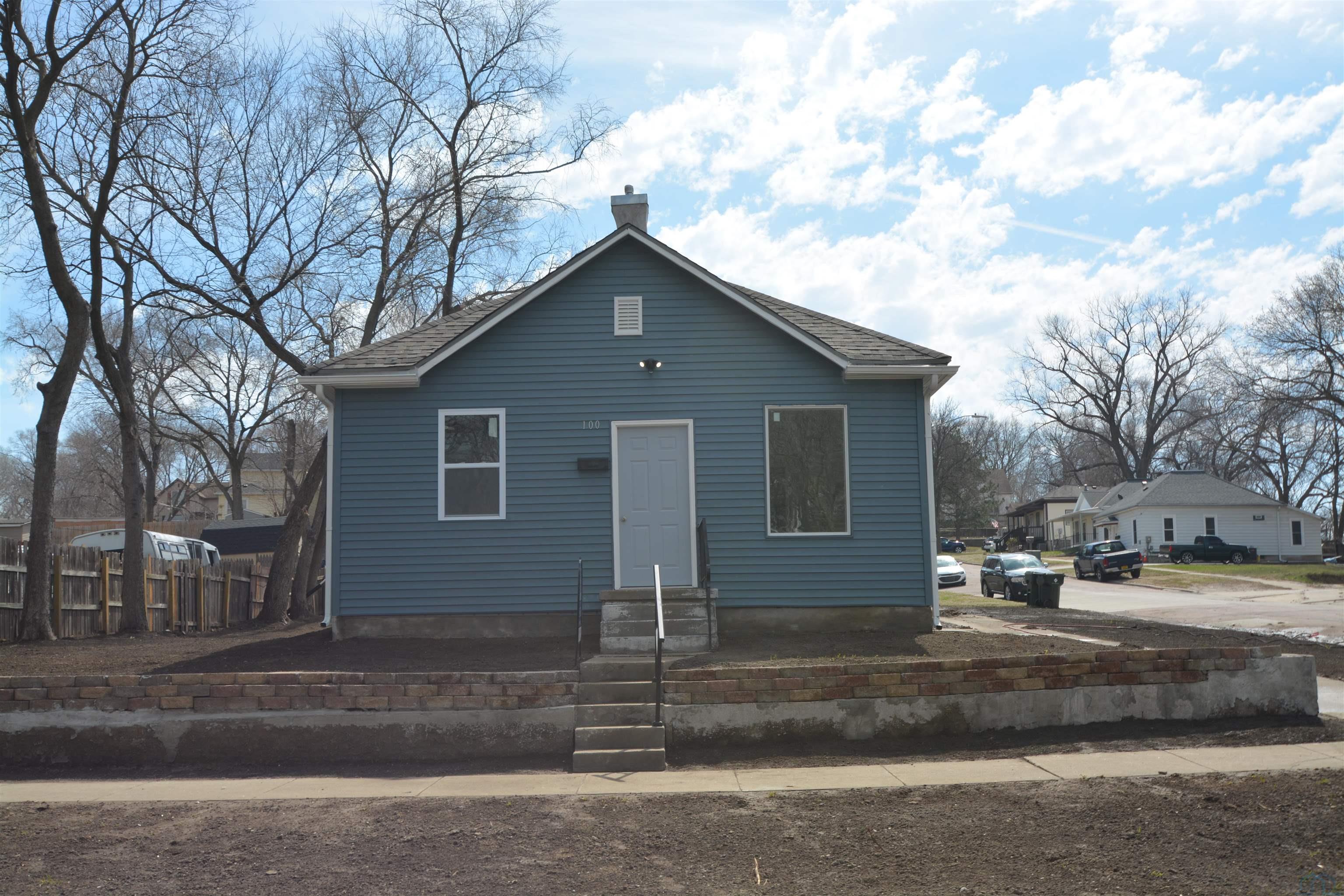 100 Main St, Sioux City, IA 51103 