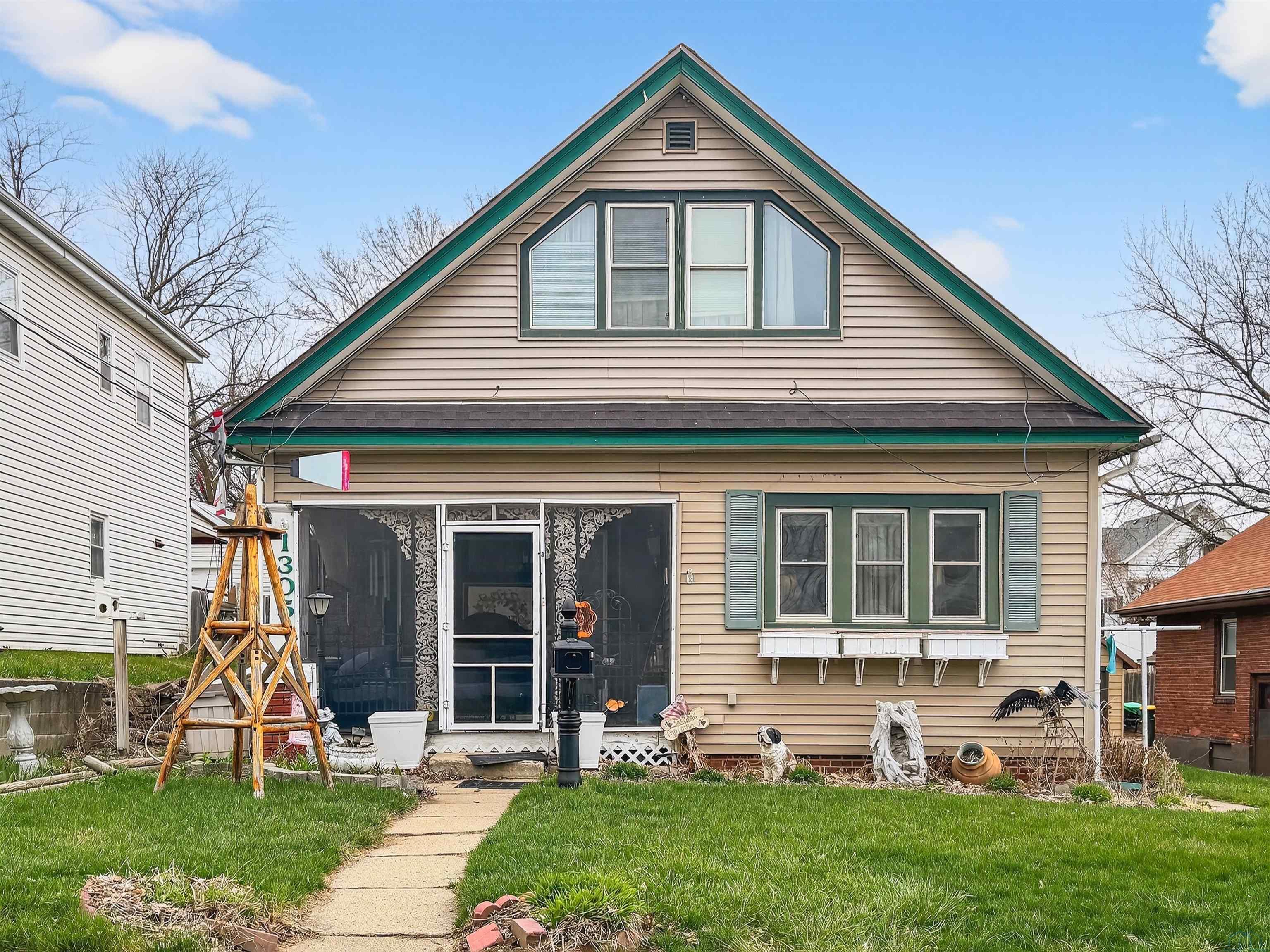 1305 Hill Ave, Sioux City, IA 51104 