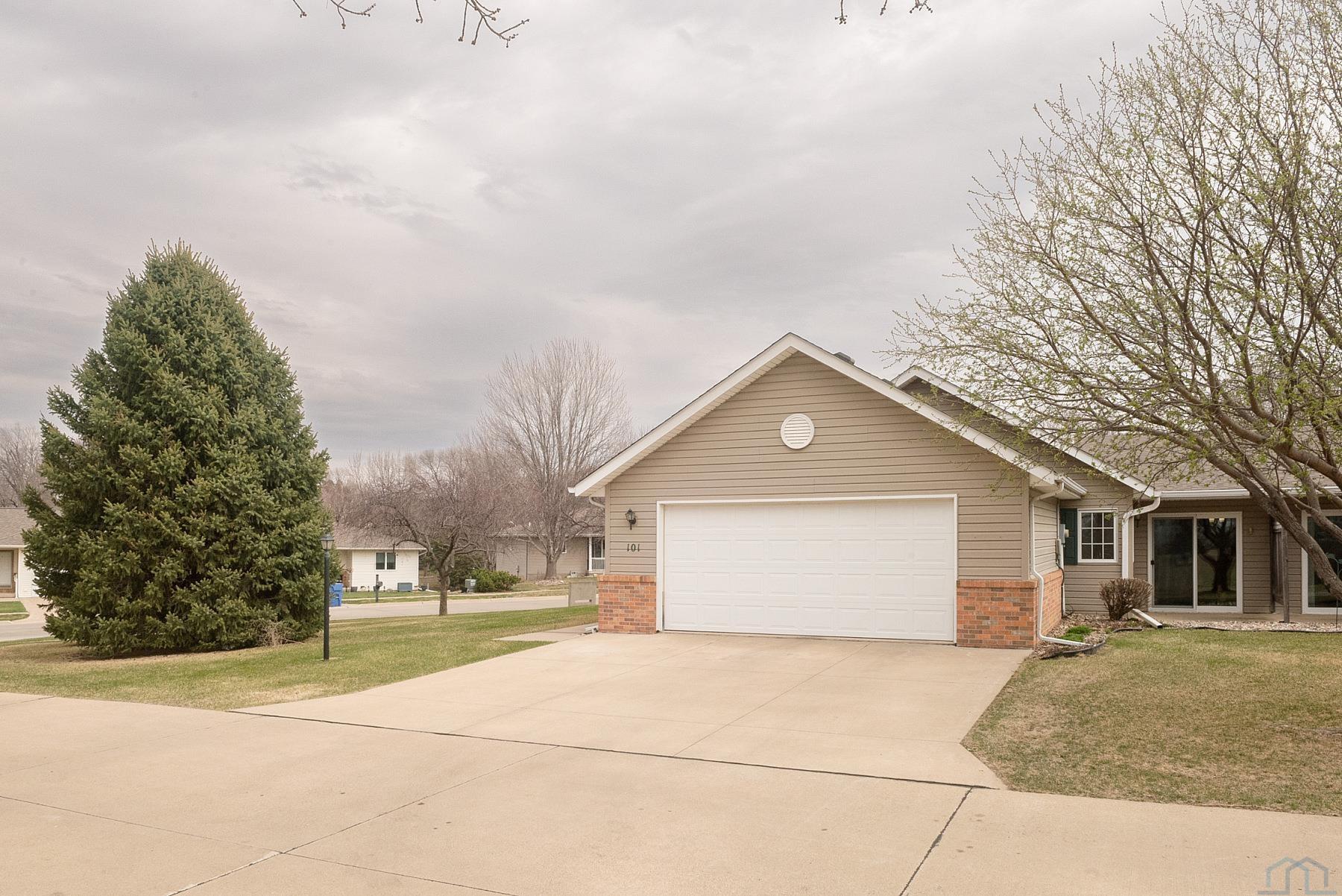 1335 4TH AVE SE #101, LeMars, IA 51031 