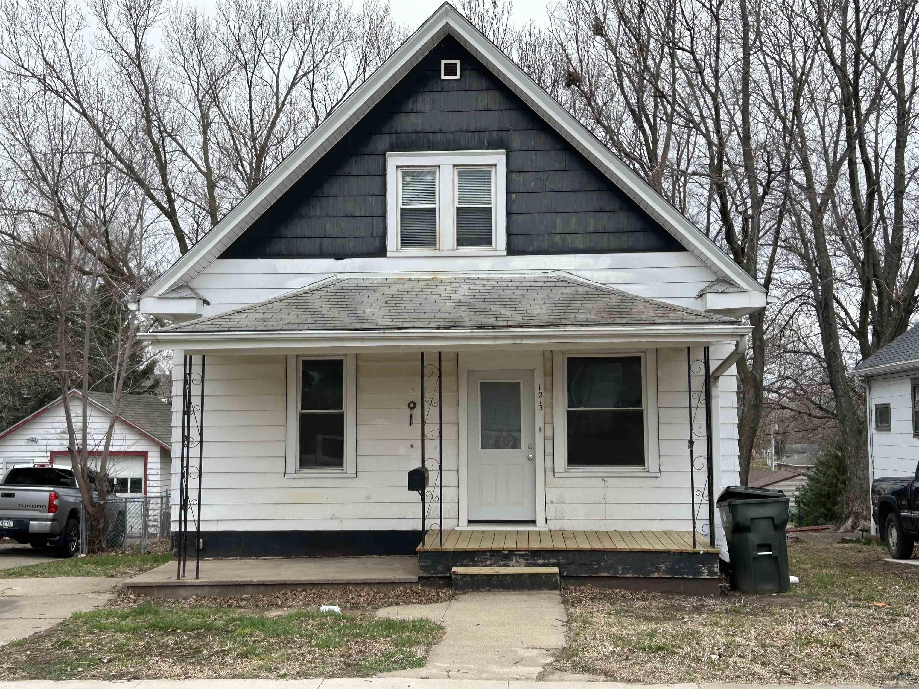 1213 HELEN ST S, Sioux City, IA 51106 