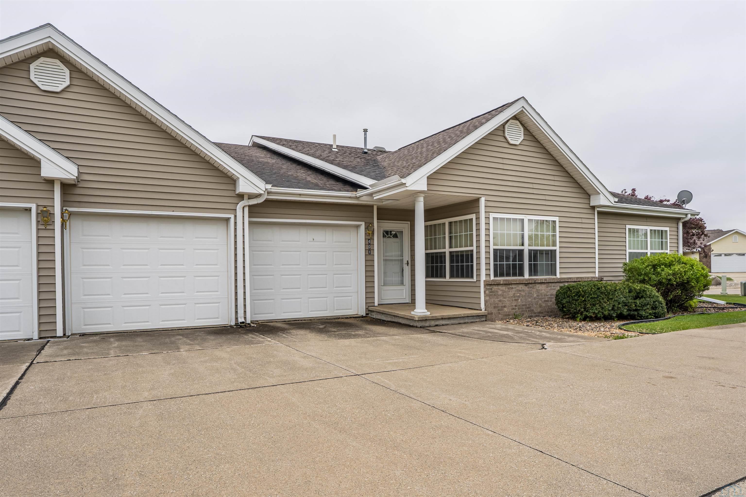 790 Cedar View Dr #401, LeMars, IA 51031 