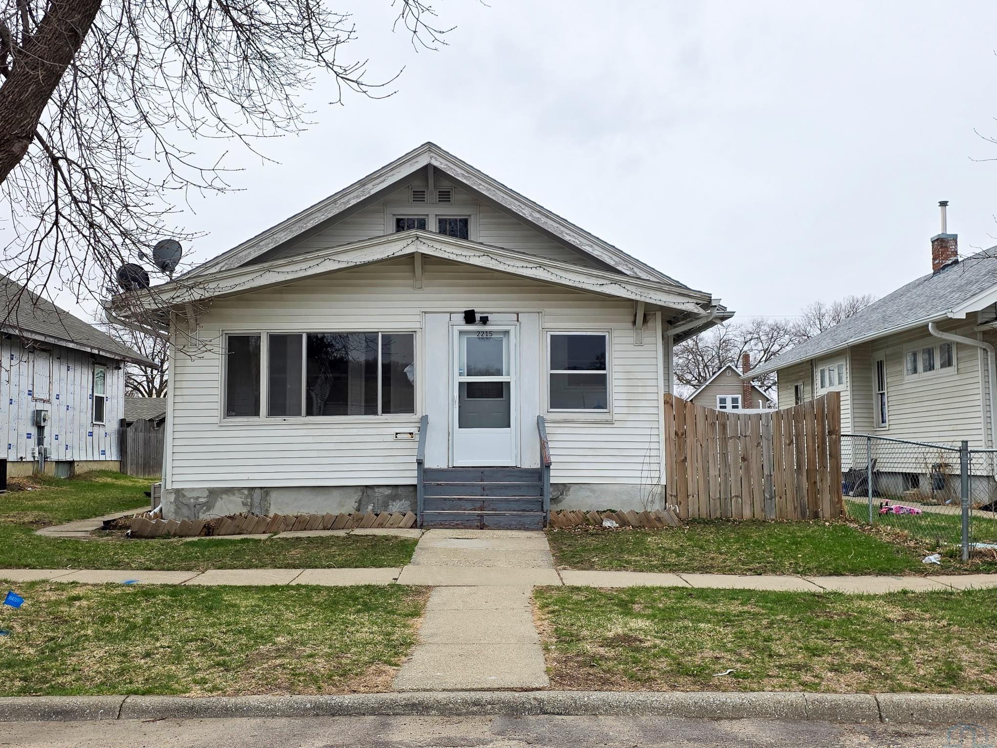 2215 Boies St, Sioux City, IA 51109 