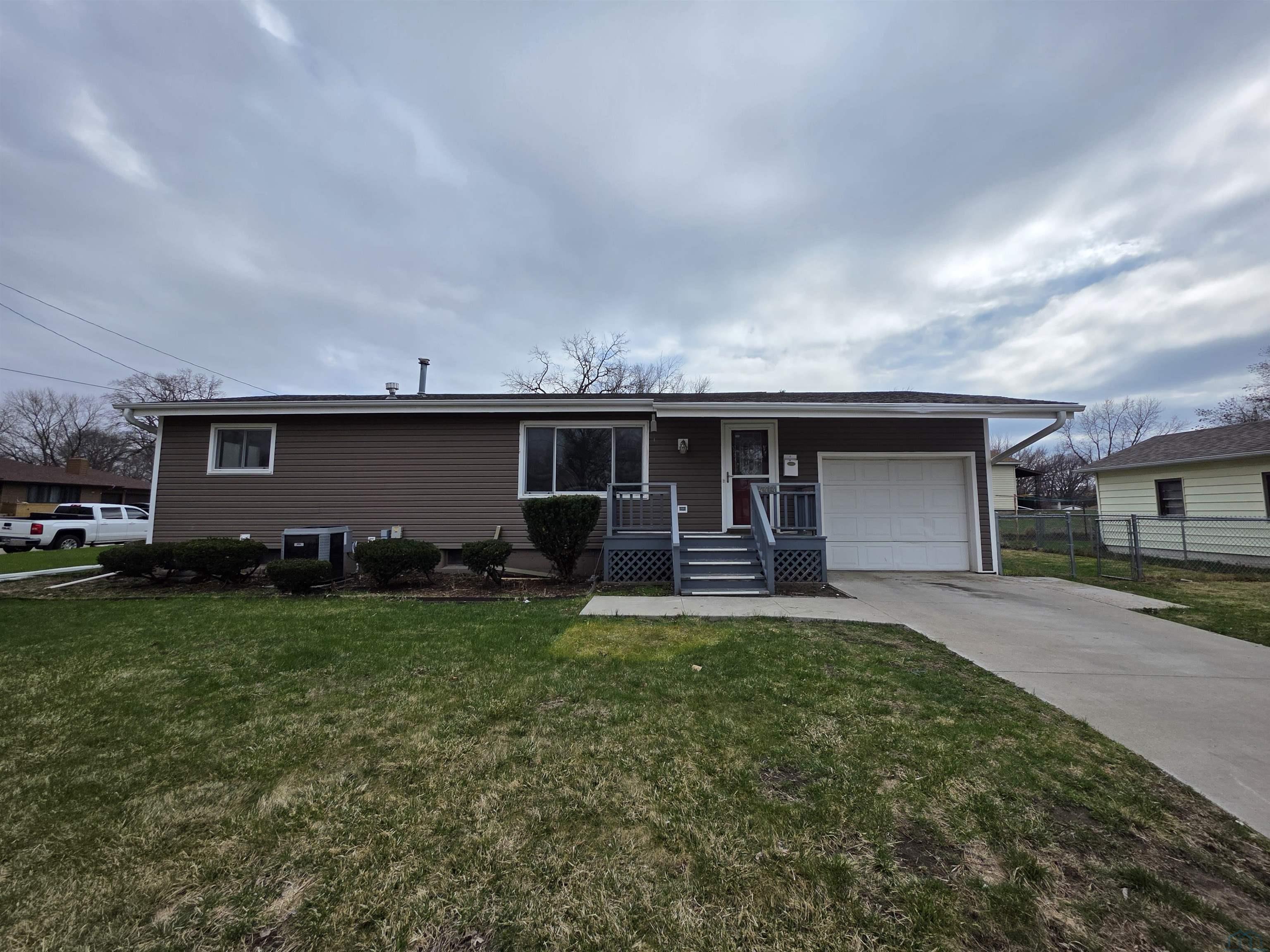 4414 Peters Ave, Sioux City, IA 51106 