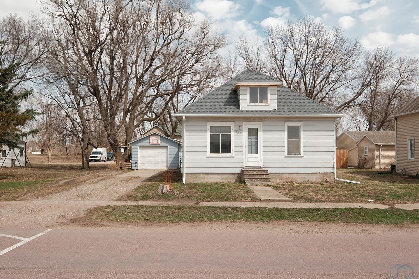 611 E 10th St						  						 , Alton						 , IA						  51003-0081						  