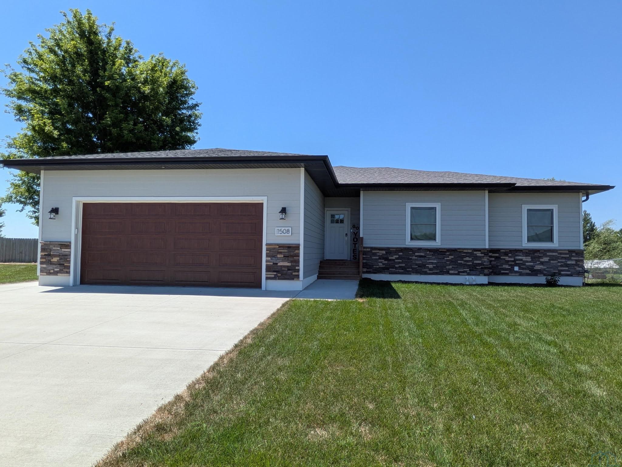 1508 Country Club Drive, Elk Point, SD 57025 