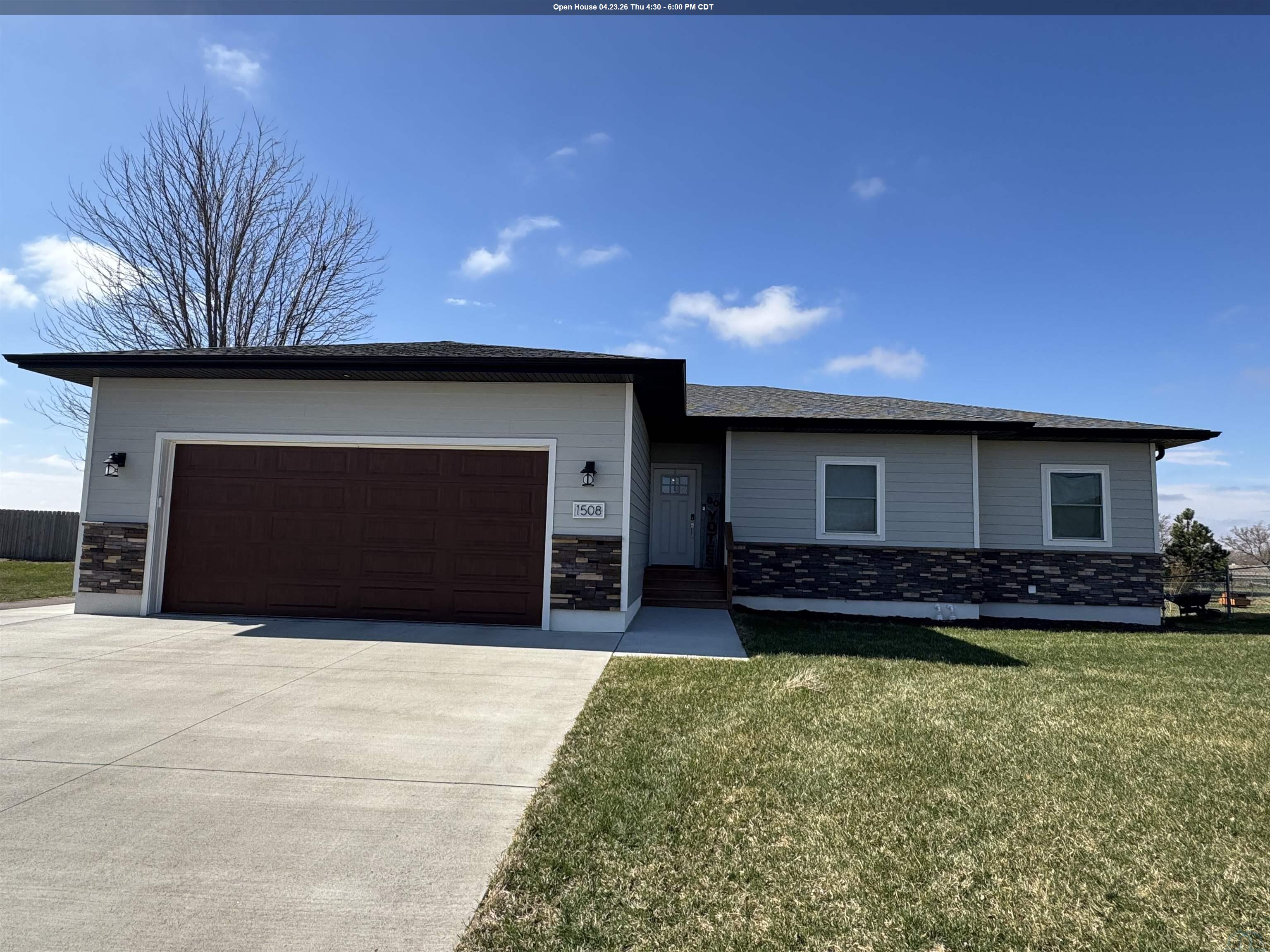 1508 Country Club Drive, Elk Point, SD 57025 