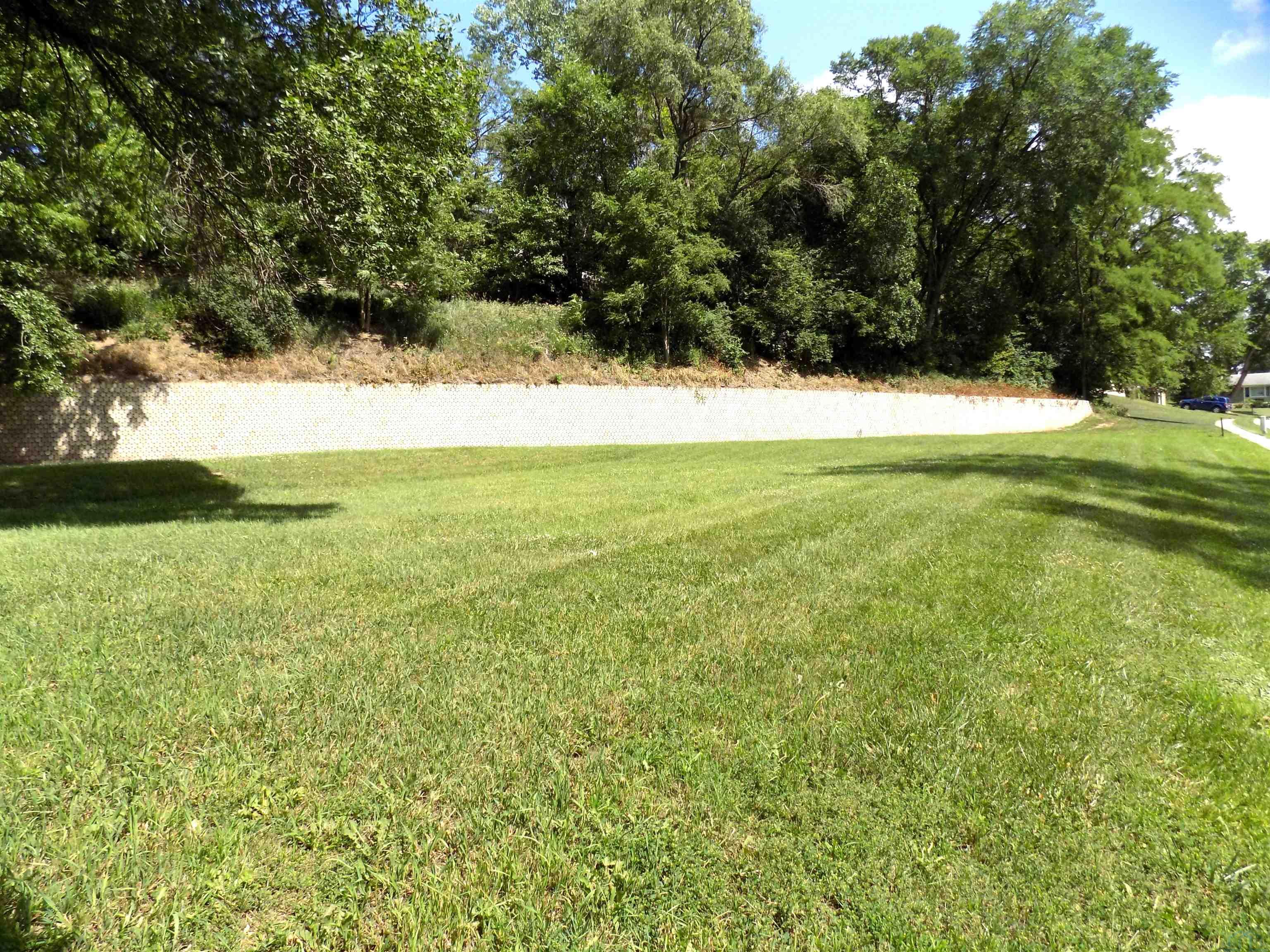 3810 DOUGLAS CT, Sioux City, IA 51104 
