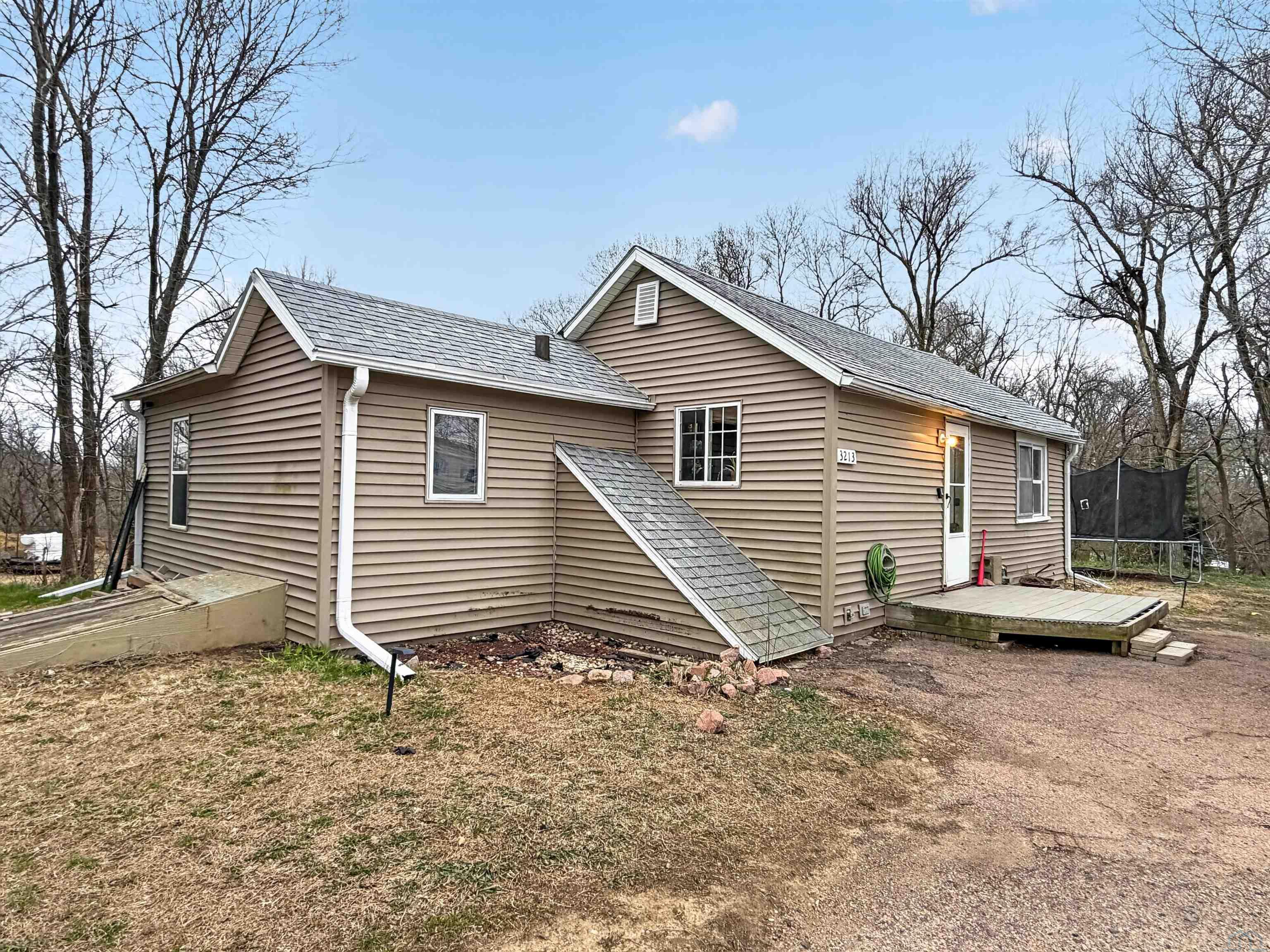 3213 13th St, Sioux City, IA 51105 