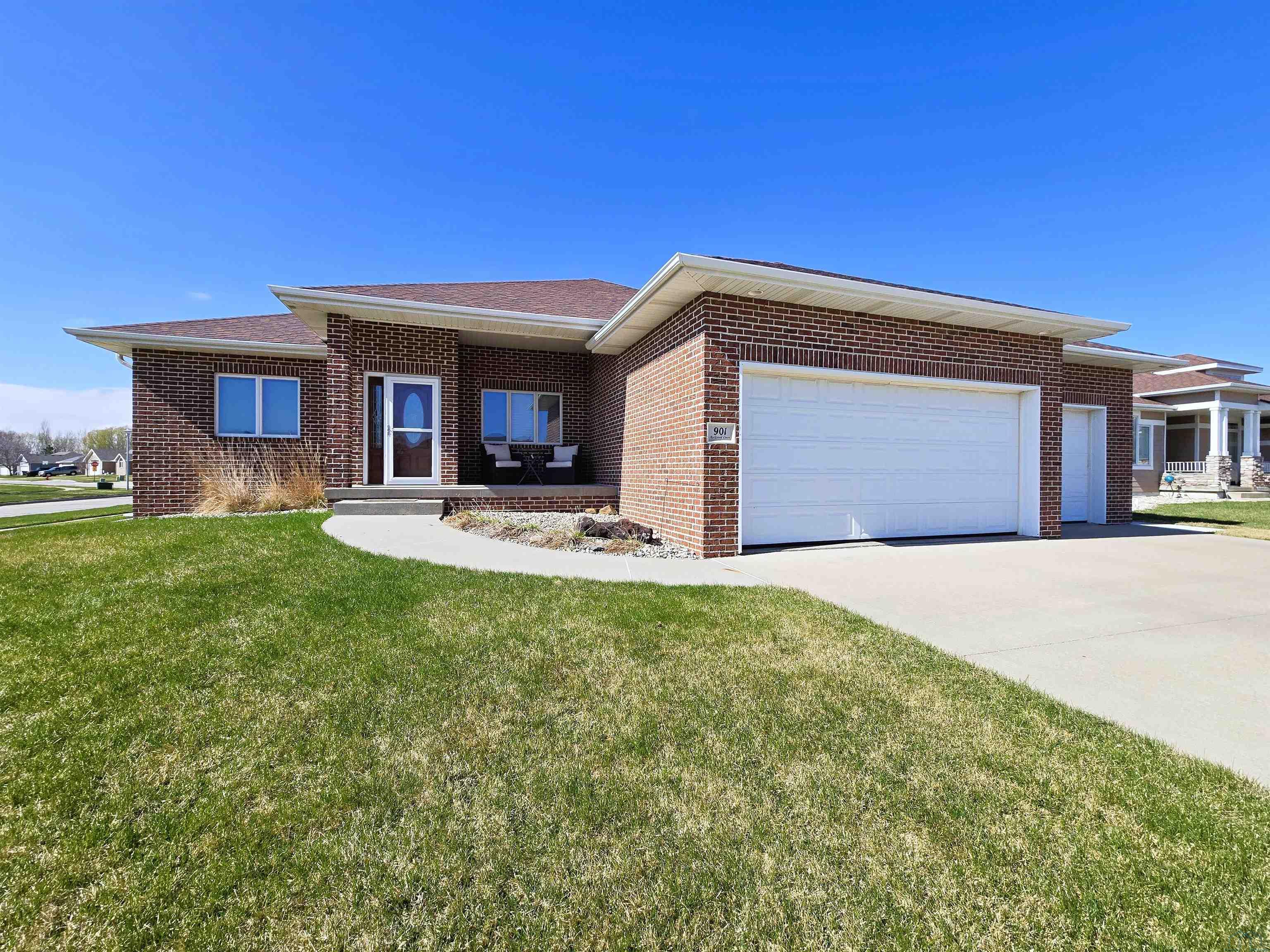 901 Rockwood Ct, Sergeant Bluff, IA 51054 
