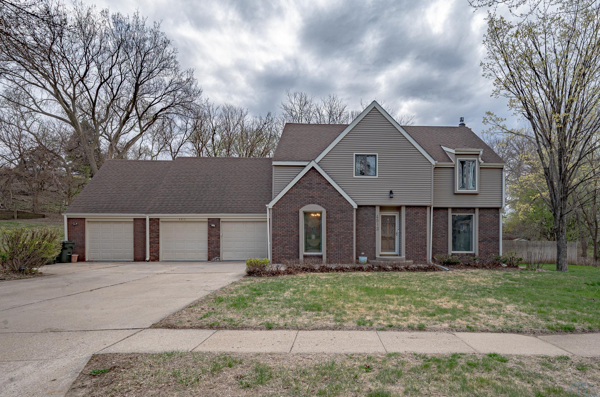4513 CHEYENNE BLVD, Sioux City, IA 51104 