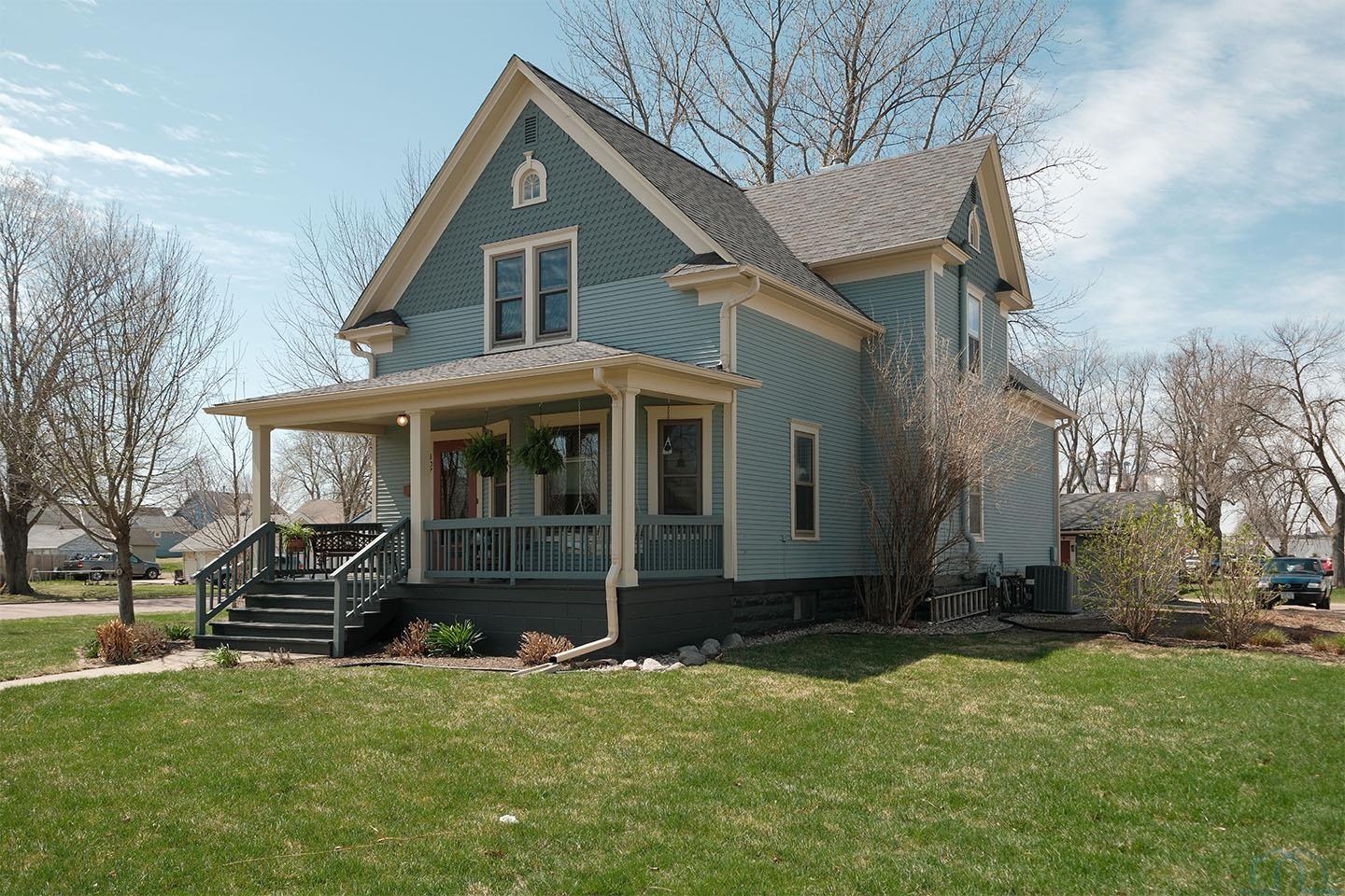 407 2nd Avenue NE, Sioux Center, IA 51250 