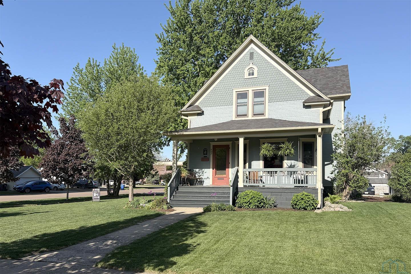407 2nd Avenue NE, Sioux Center, IA 51250 