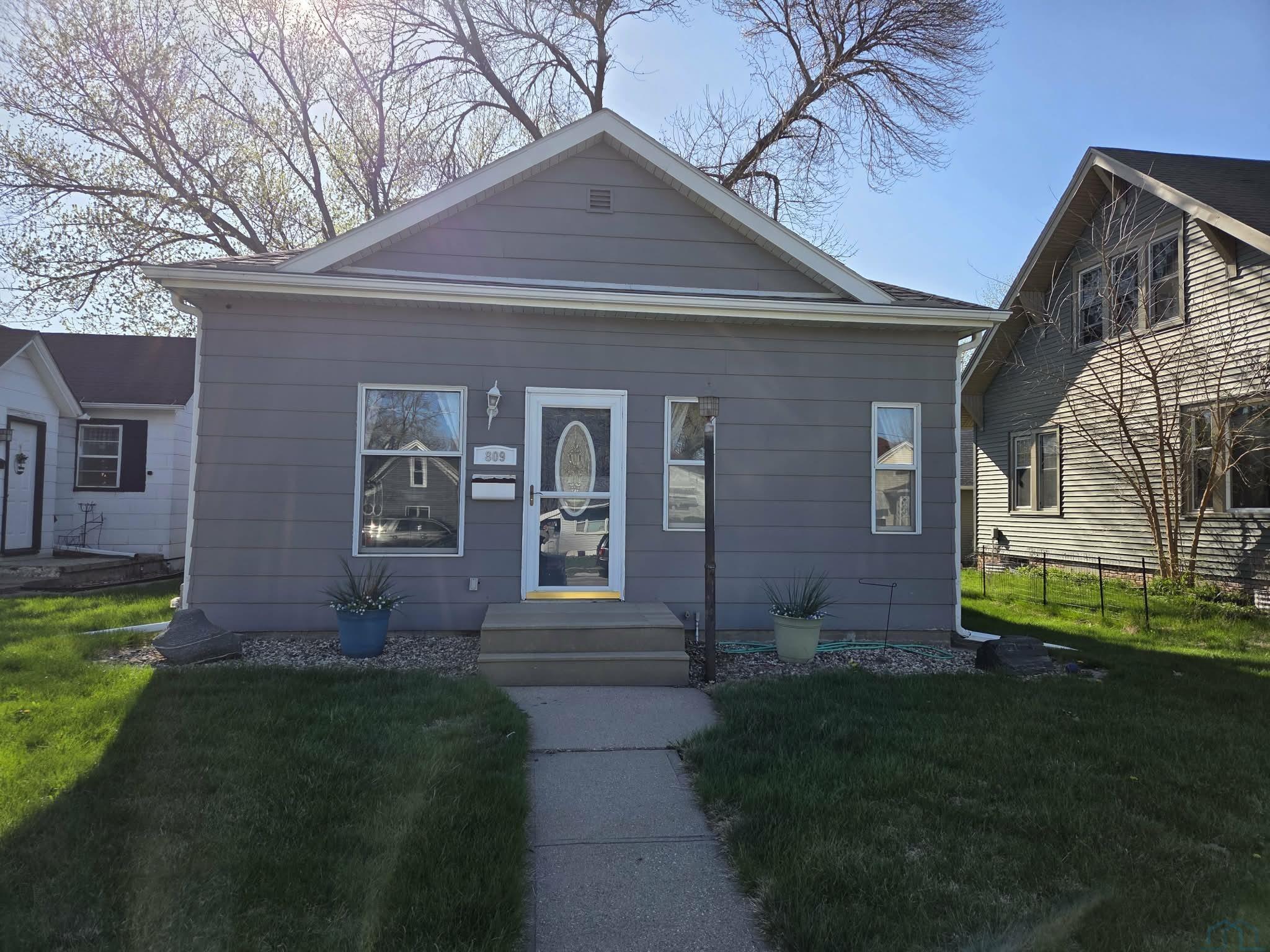 809 CECELIA ST S, Sioux City, IA 51106 