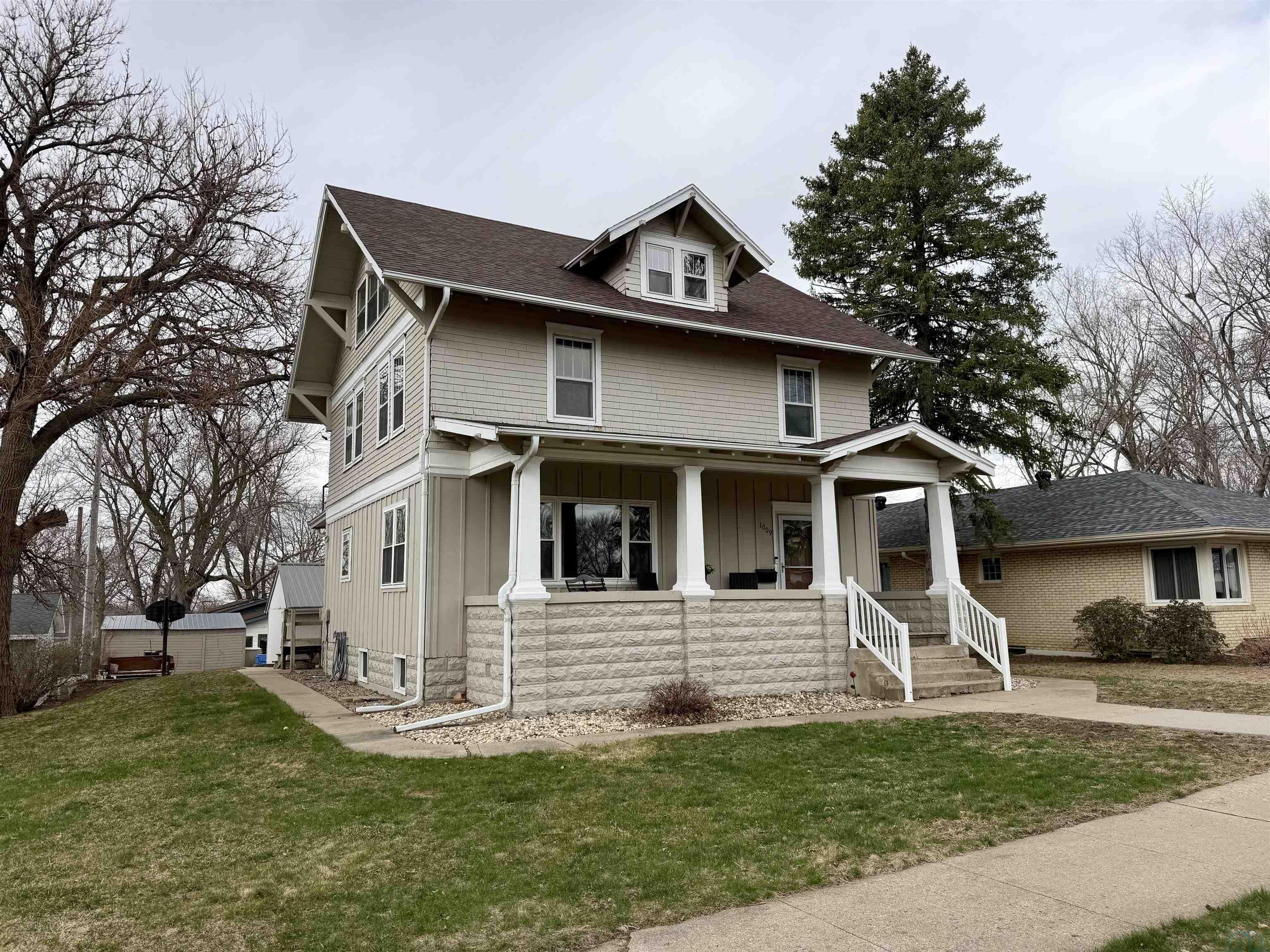 1009 1st Ave SE, LeMars, IA 51031 