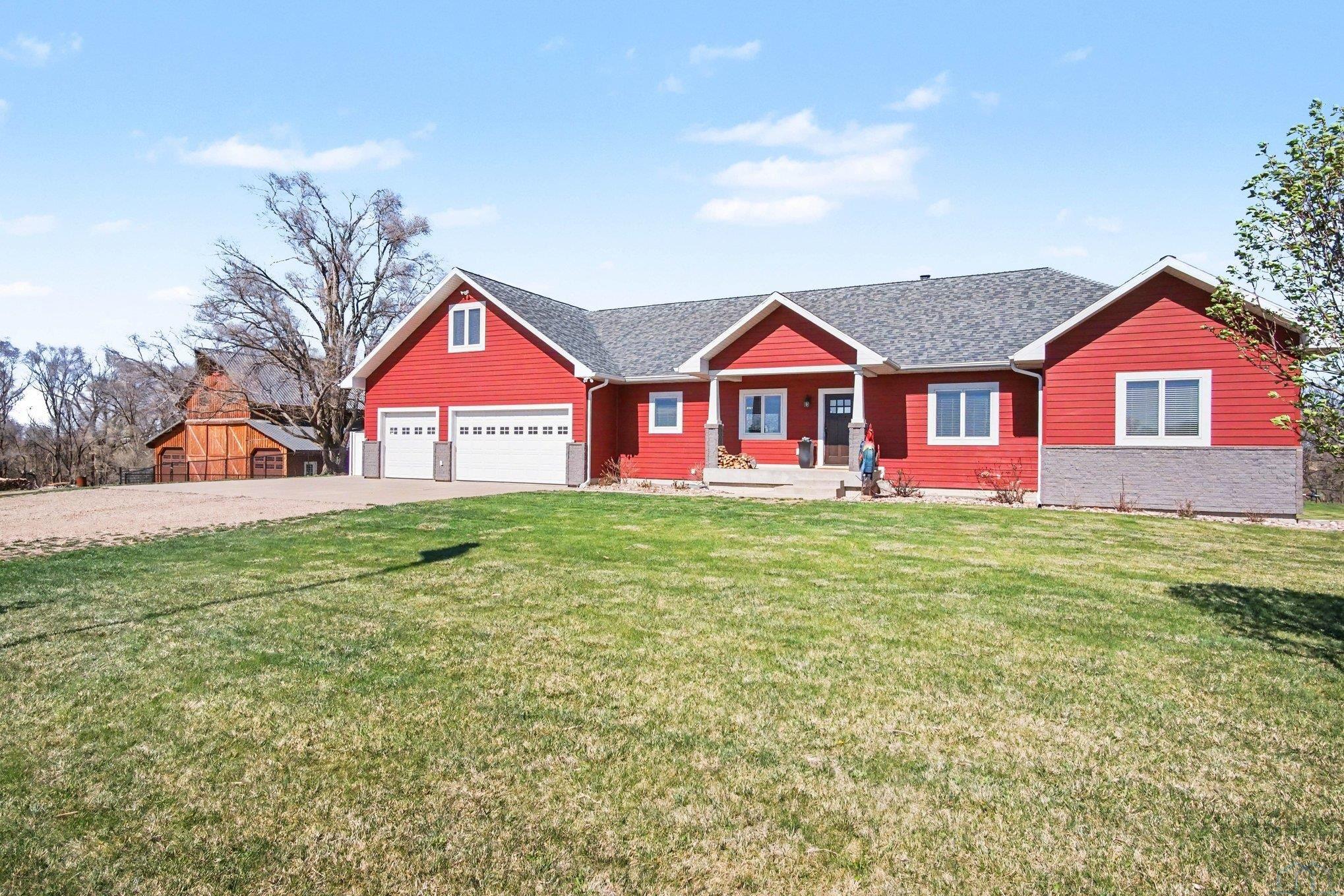 31268 University Road, Vermillion, SD 57069- 