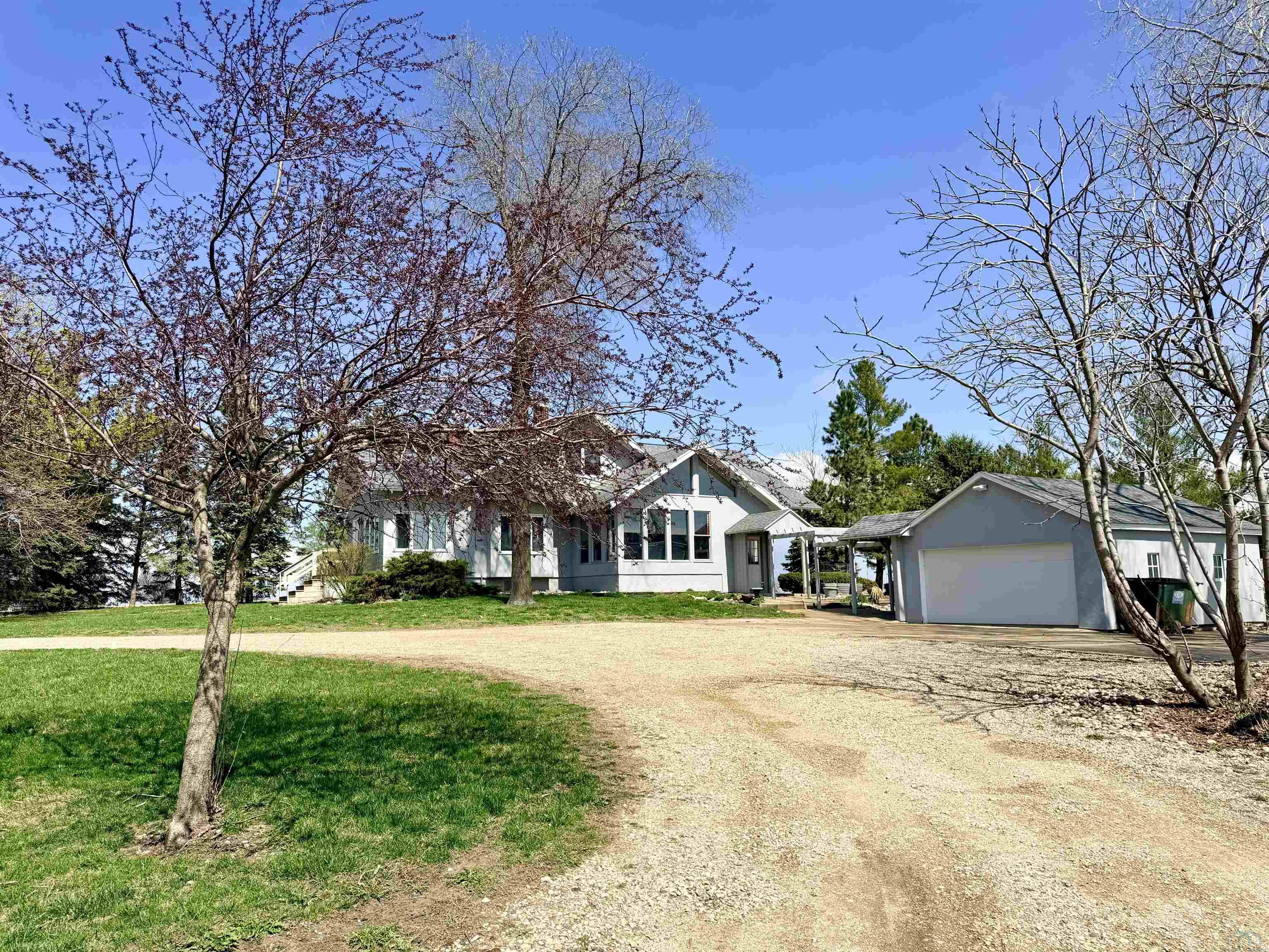 6402 170th Ave, Newell, IA 50568 