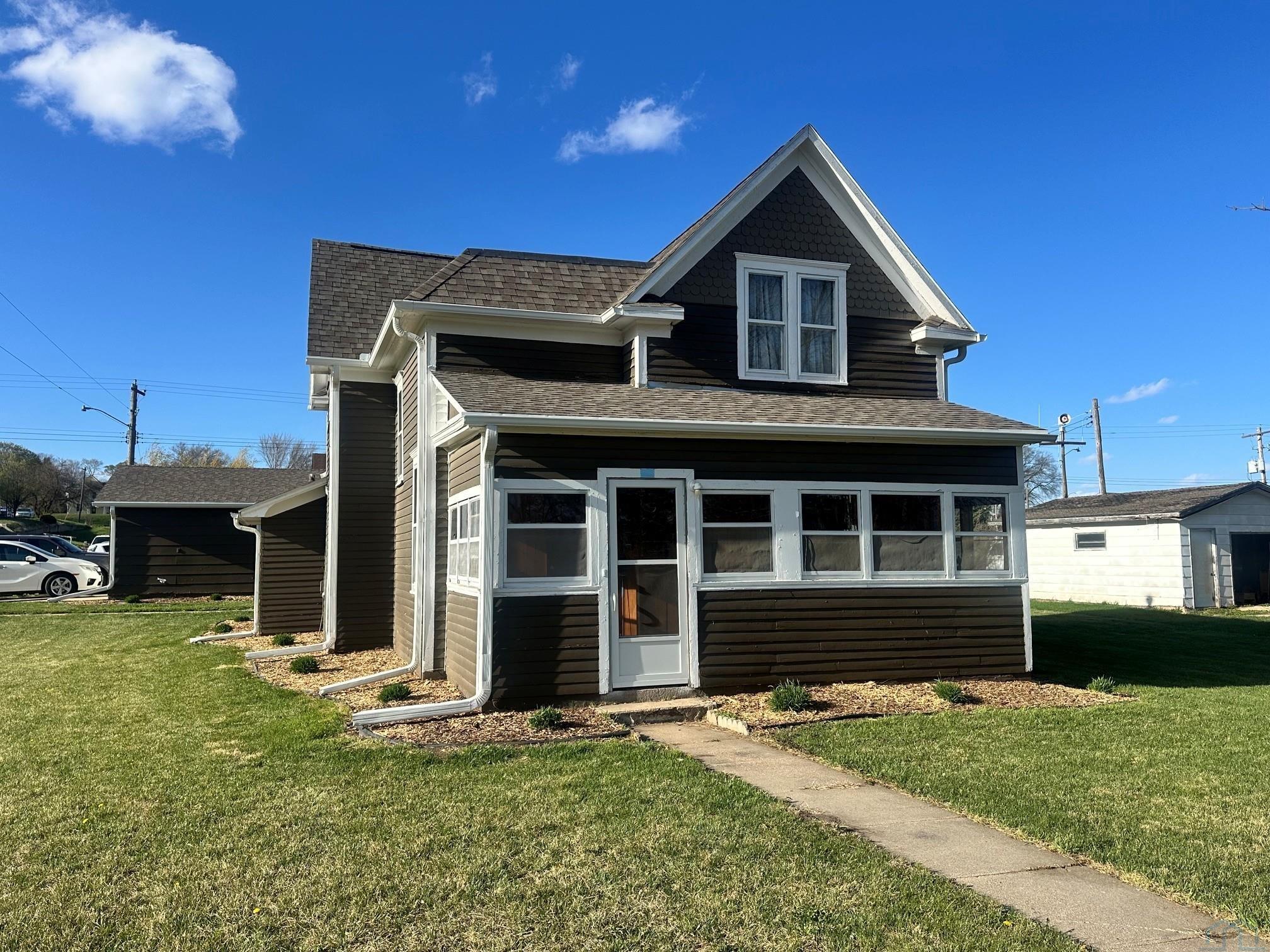 509 Broadway ST, Newcastle, NE 68757 