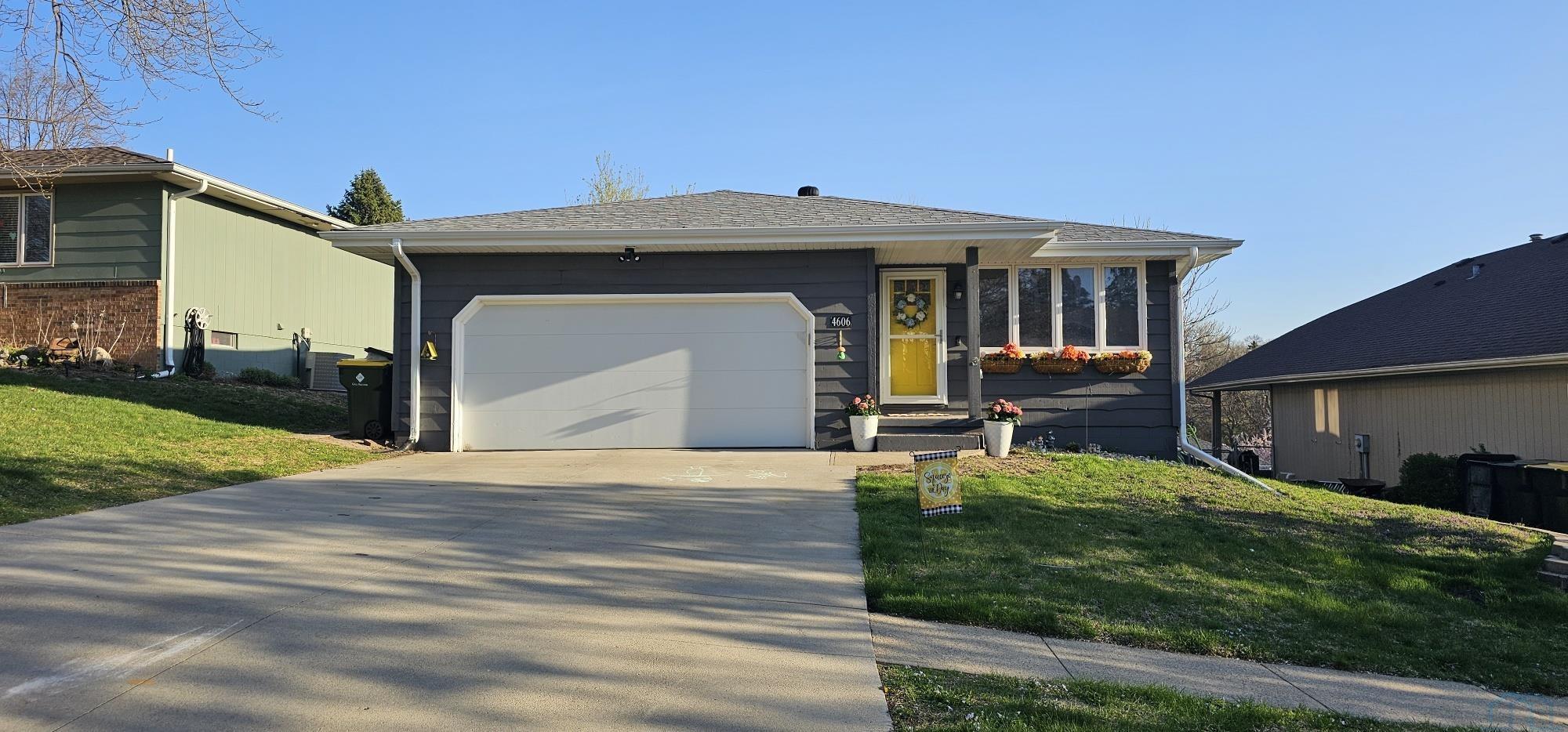4606 CHERRYWOOD LN, Sioux City, IA 51106 