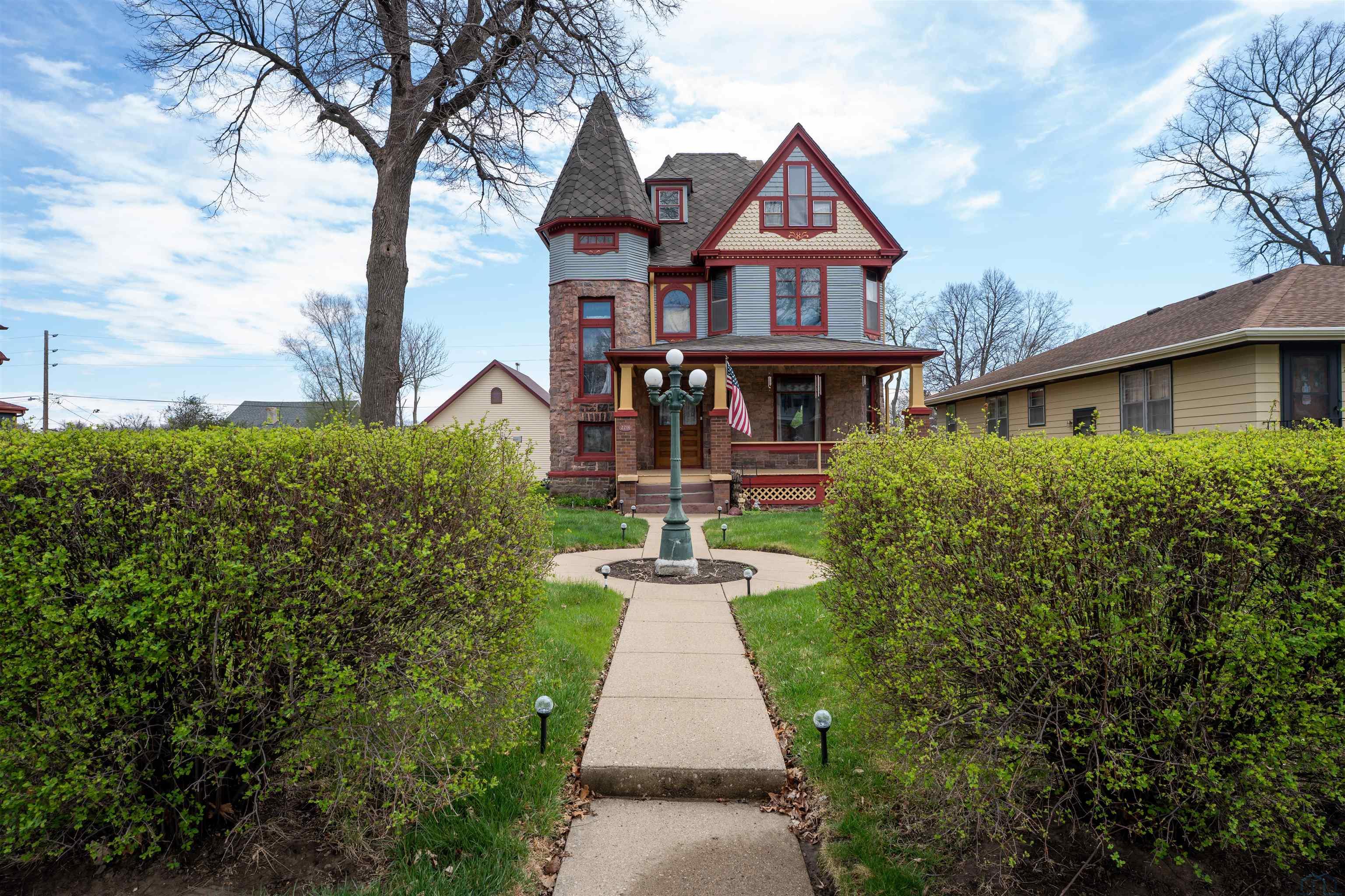 2216 JACKSON ST, Sioux City, IA 51104 