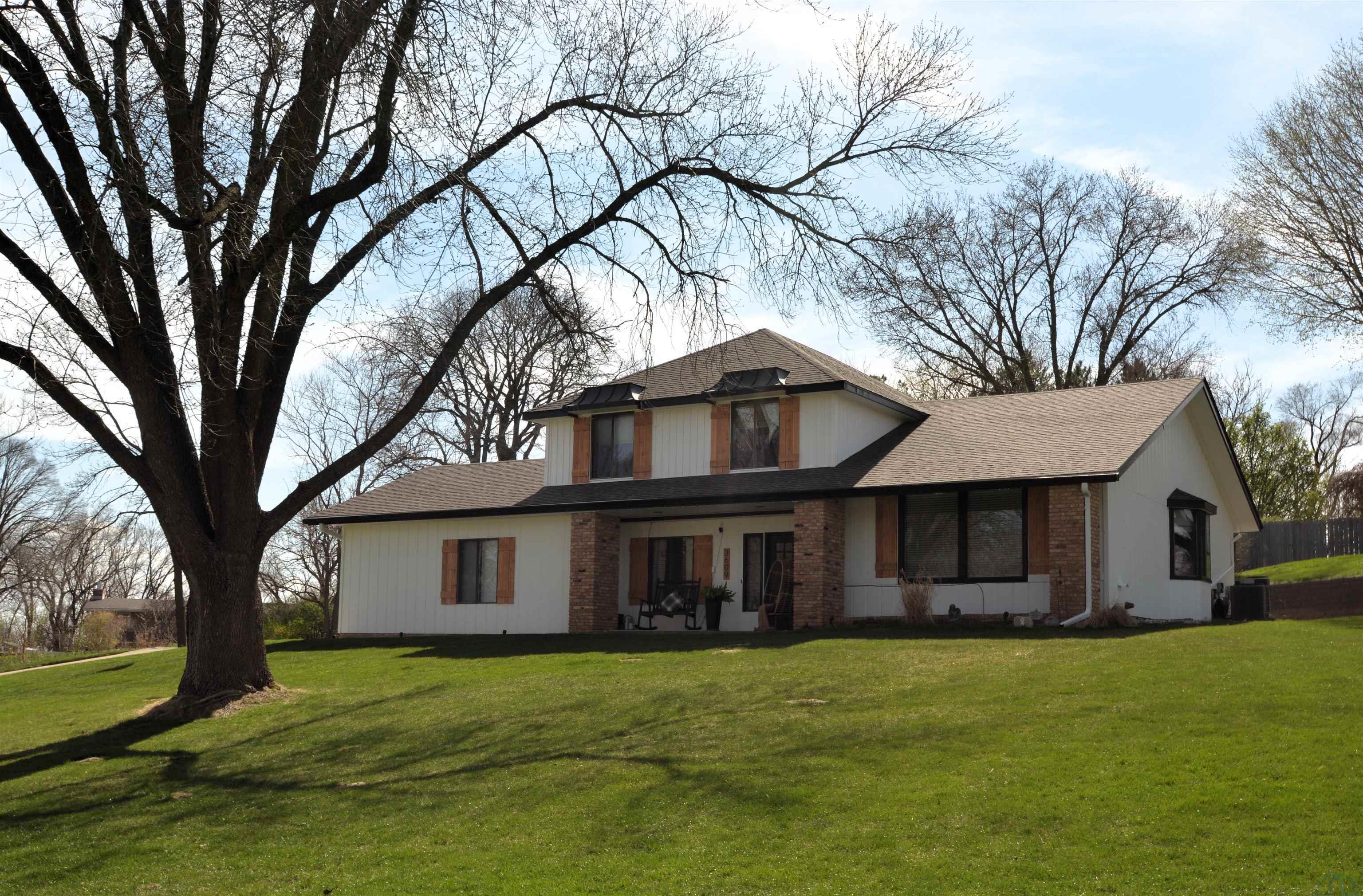 3609 Lindenwood St, Sioux City, IA 51104 