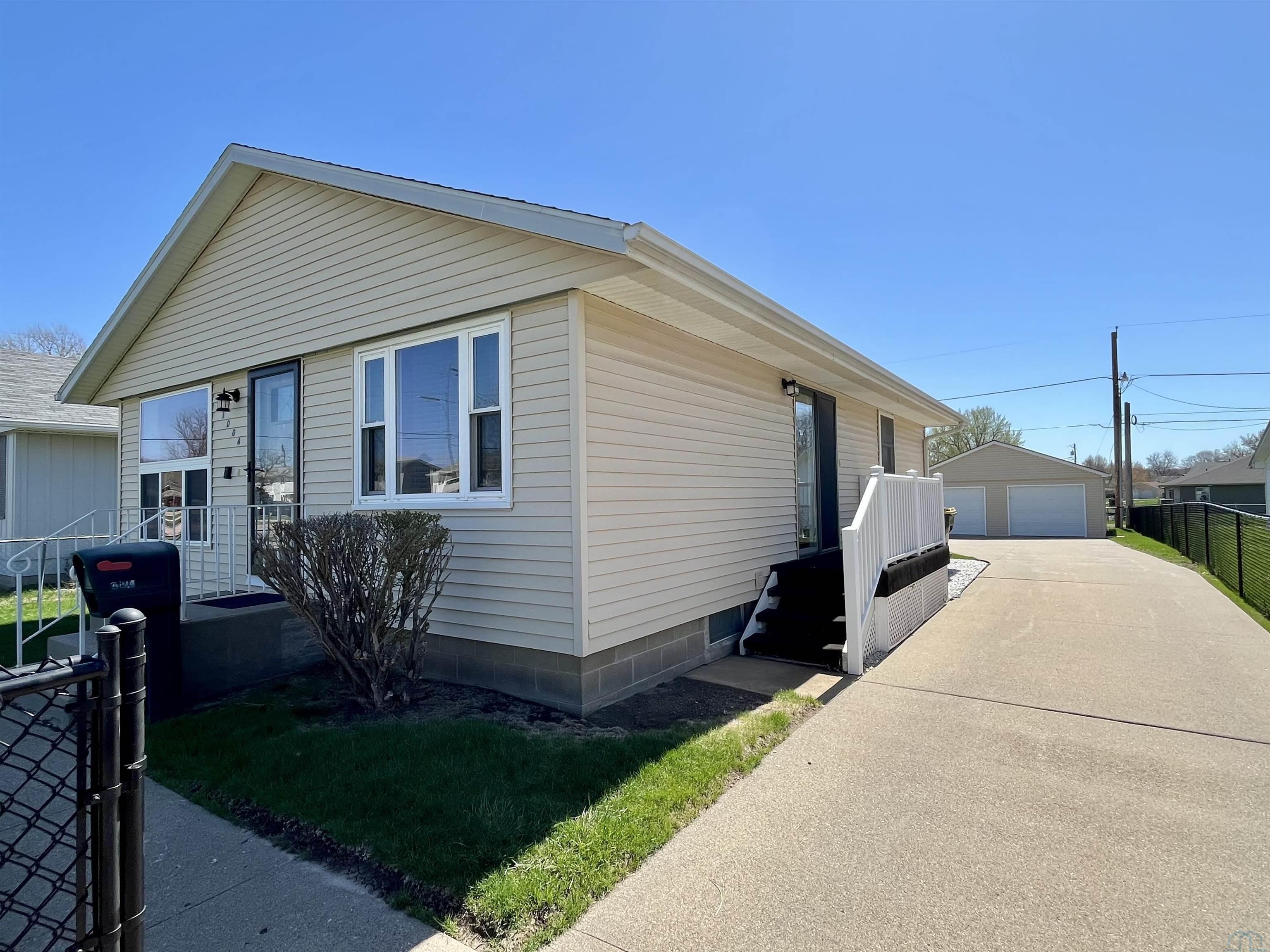 1004 River Dr., Sioux City, IA 51109 