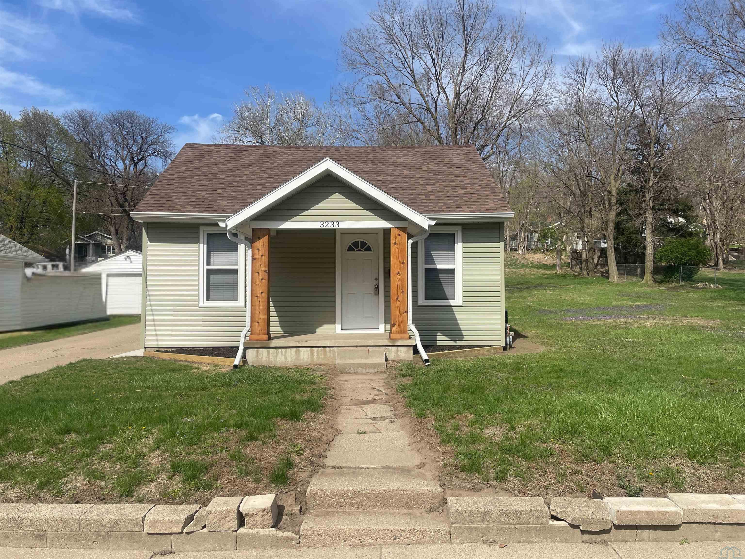 3233 Park View Blvd, Sioux City, IA 51105 