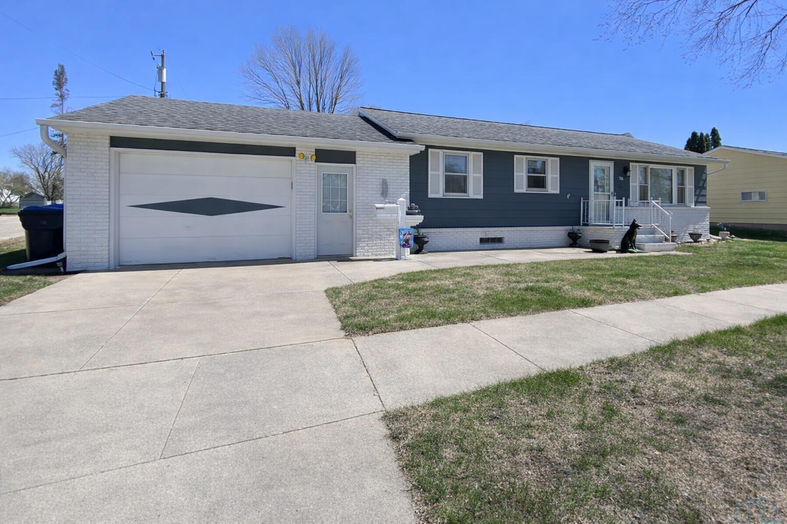 26 9th Ave SE, LeMars, IA 51031 