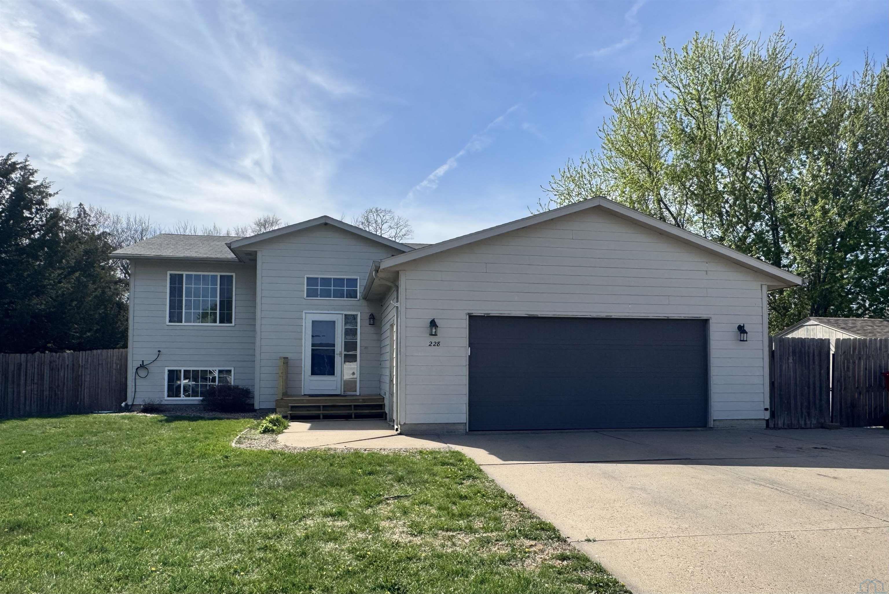 228 Anderson St., Vermillion, SD 57069 