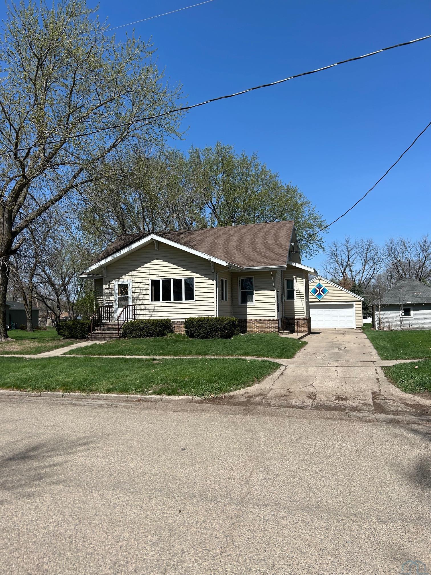726 1st St SE, Hartley, IA 51346 