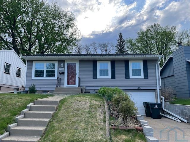 2732 Cedar S, Sioux City, IA 51106 