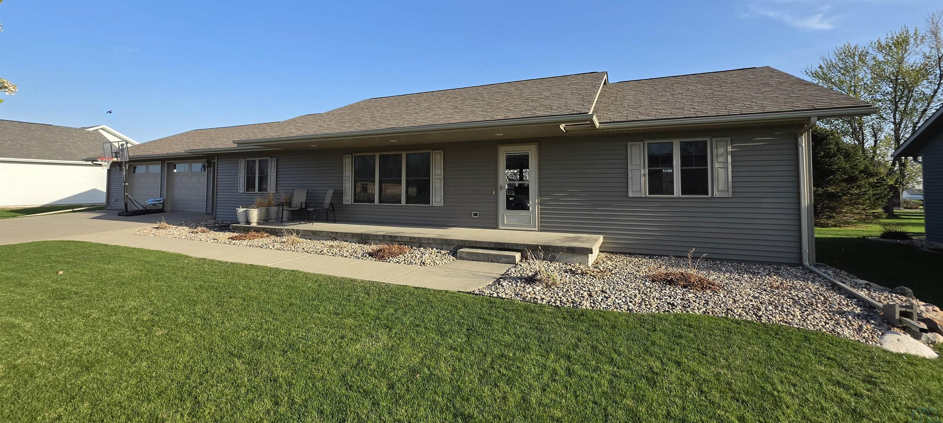703 3rd St E, Sanborn, IA 51248 