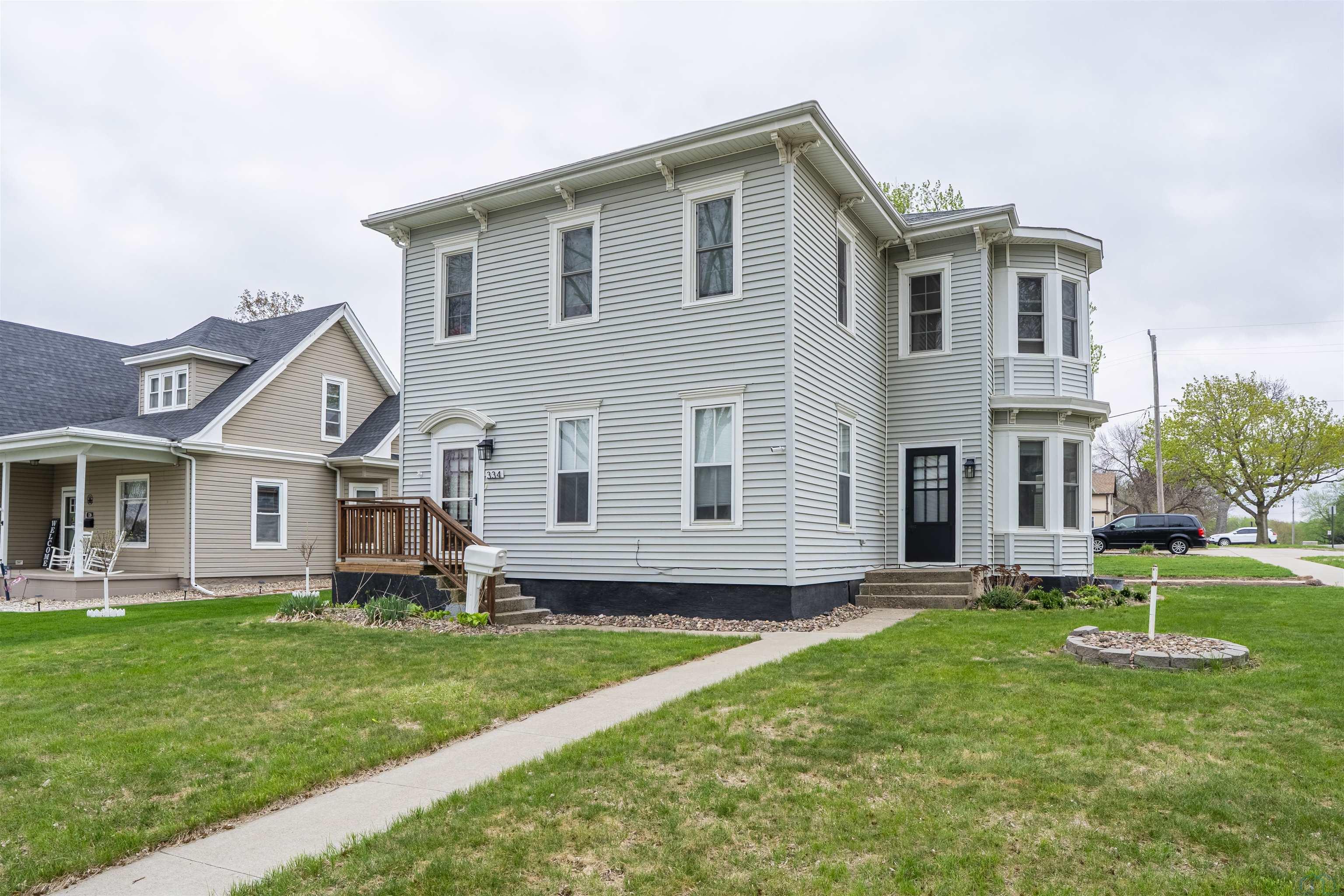 334 3rd Ave SE, LeMars, IA 51031 