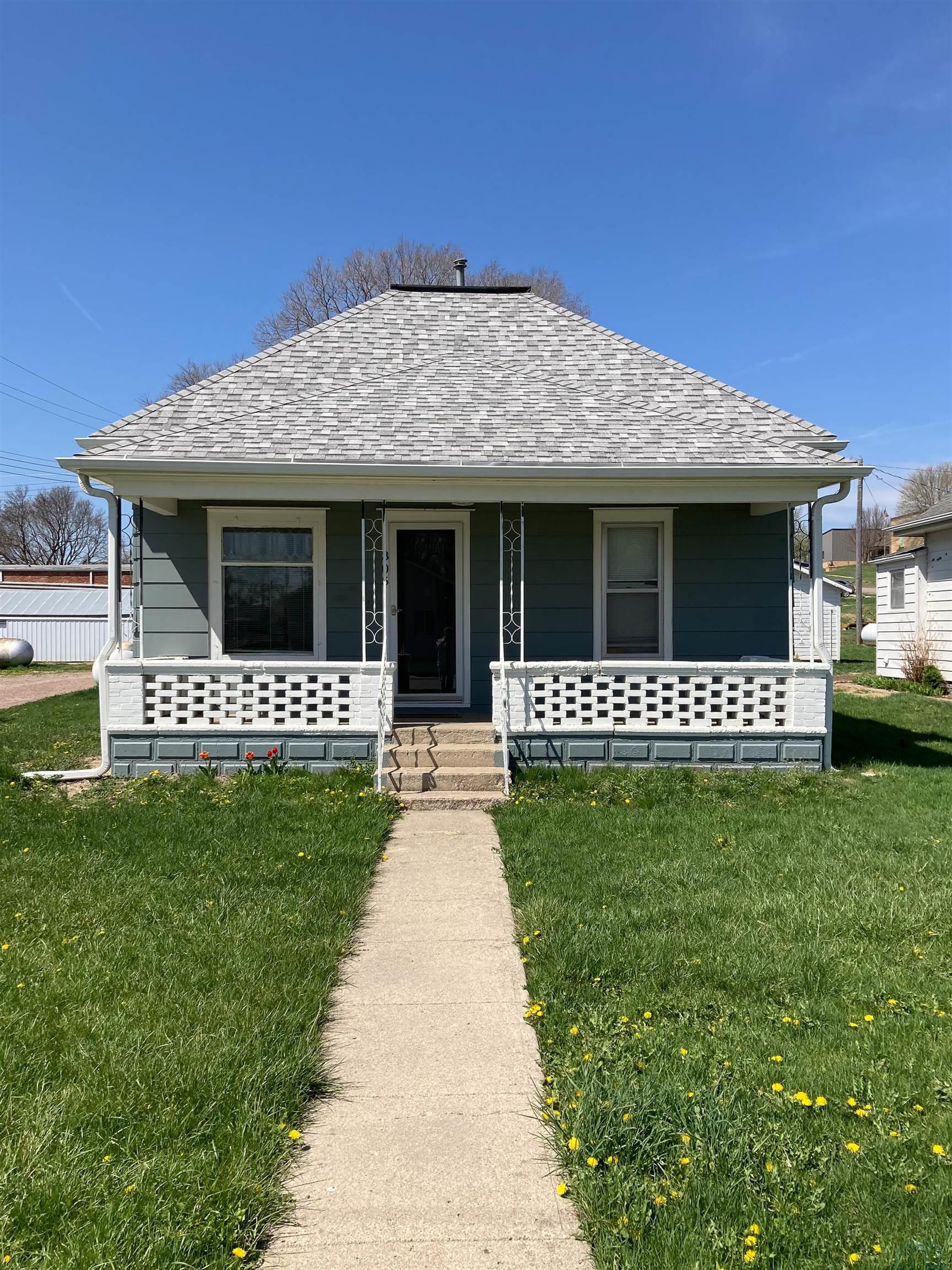 305 Louis St, Newcastle, NE 68757 