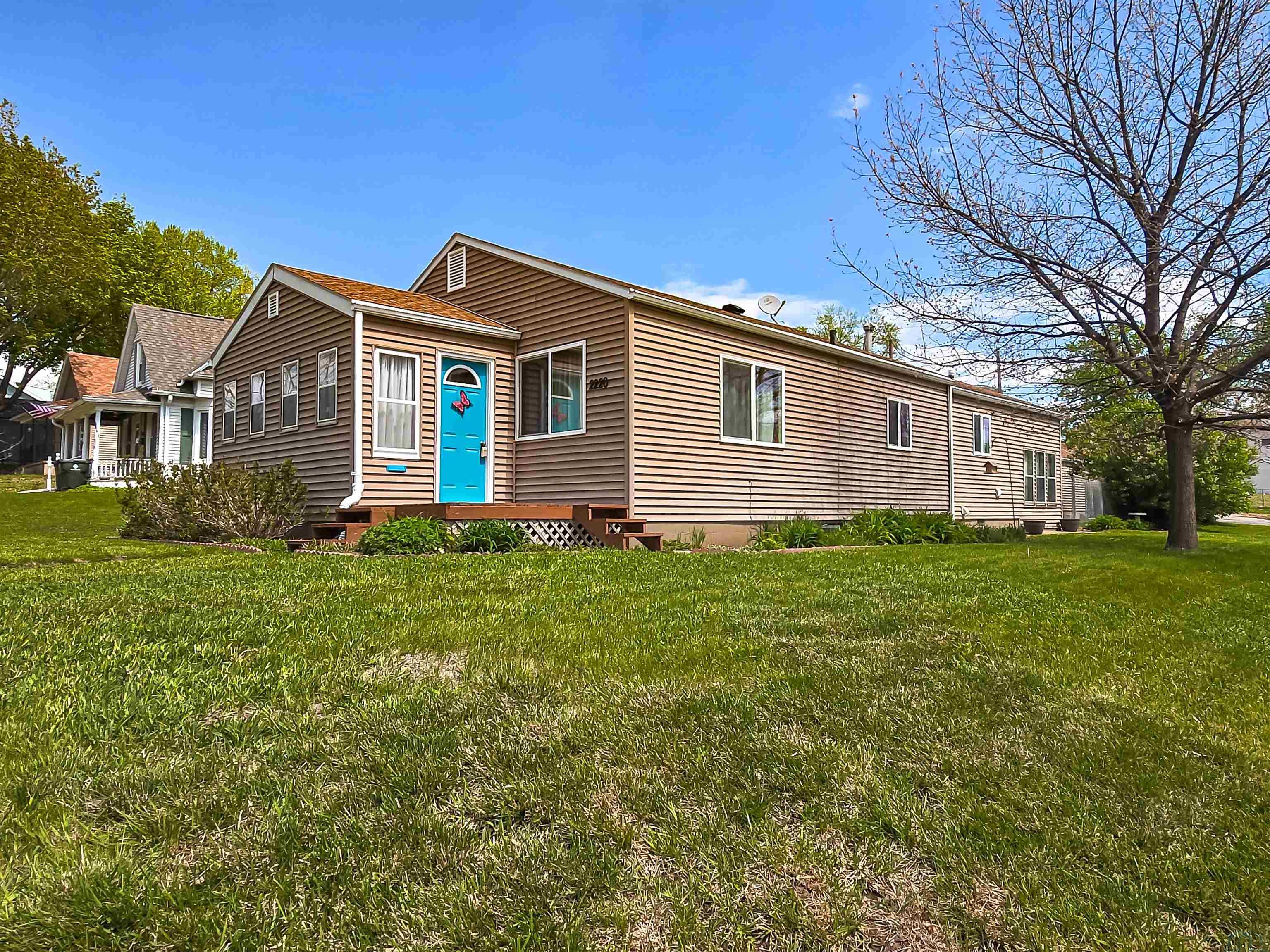 2220 CYPRESS ST S, Sioux City, IA 51106 