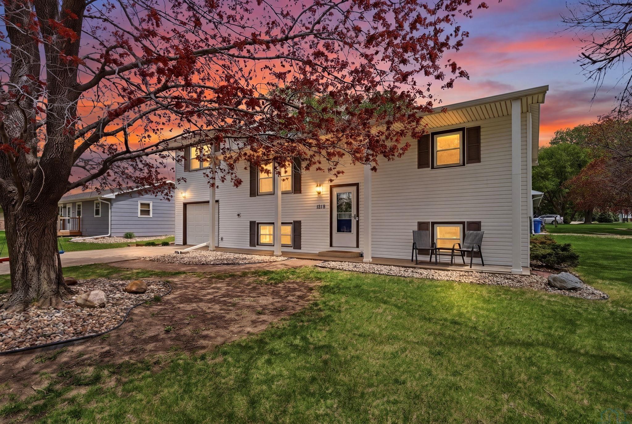 1212 Broadway Street, Larchwood, IA 51241 