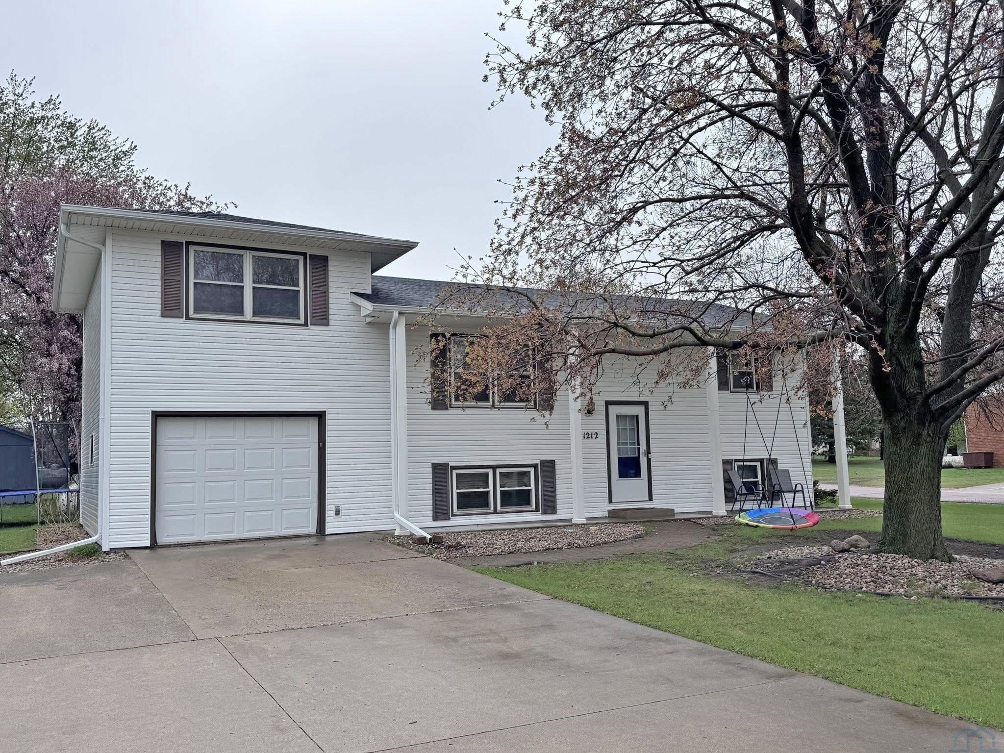 1212 Broadway Street, Larchwood, IA 51241 