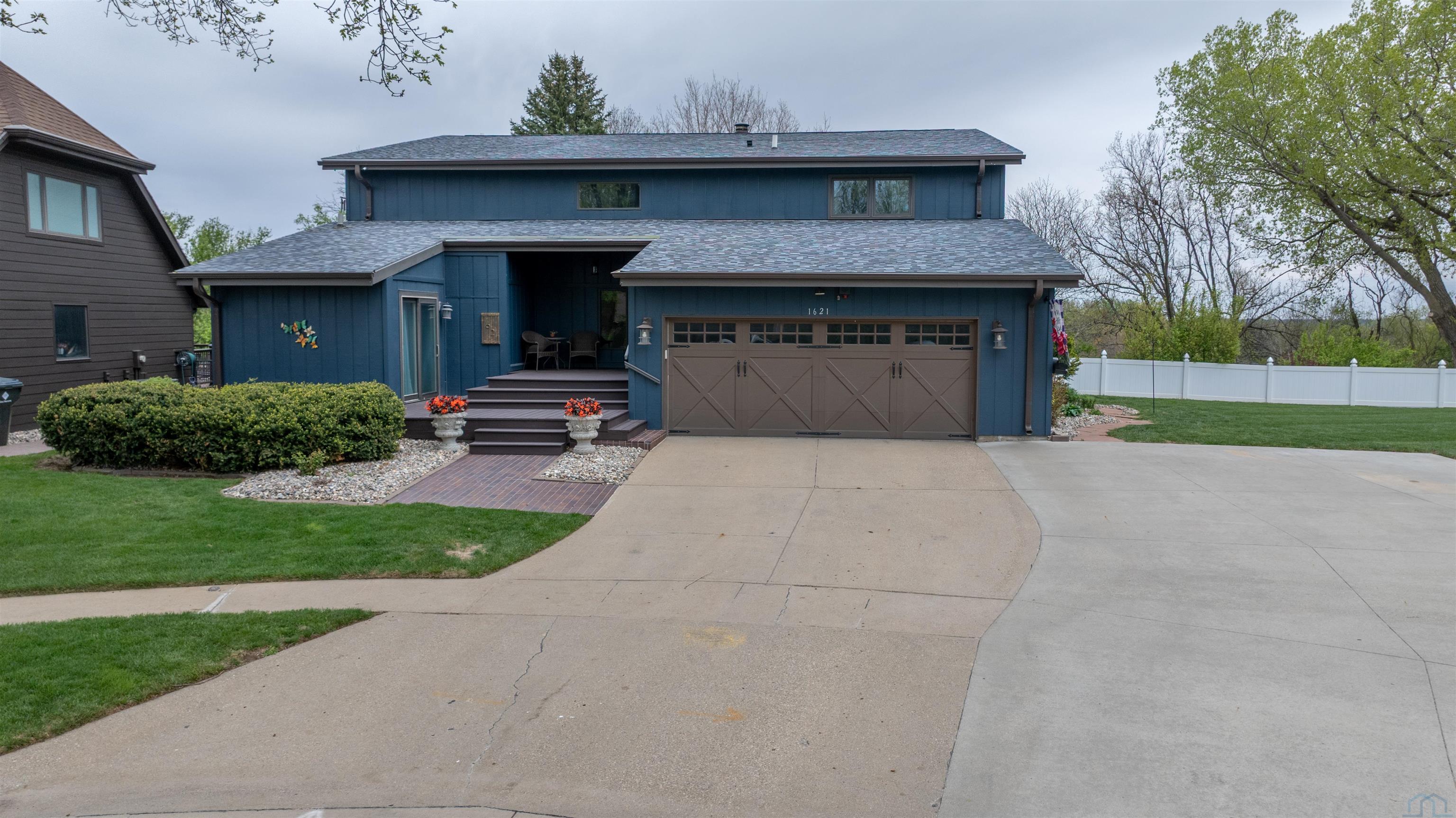 1621 Hiawatha Trail, Sioux City, IA 51104 