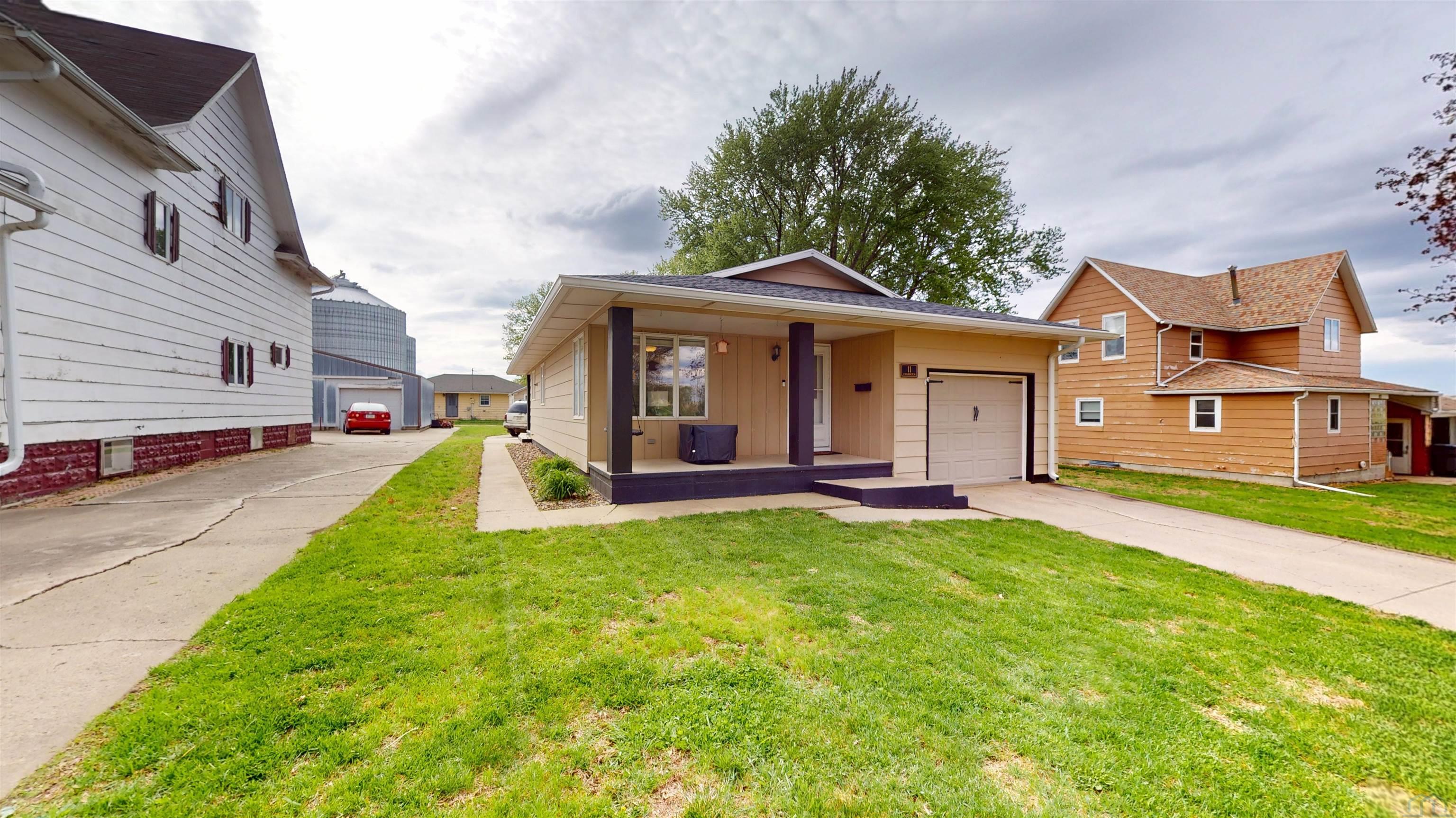 11 WASHINGTON ST N, Remsen, IA 51050 
