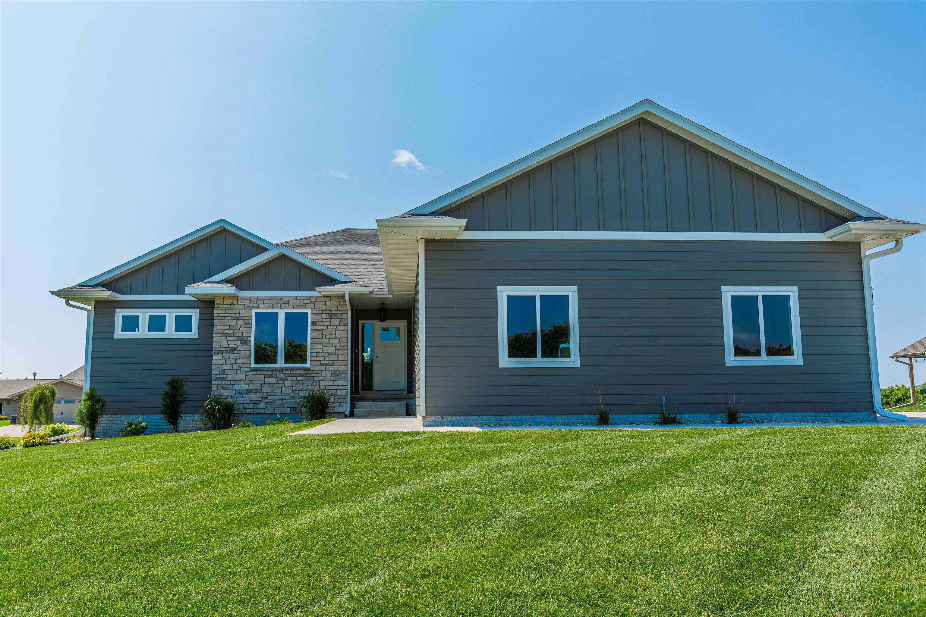 204 15th Ave S, Rock Rapids, IA 51246 