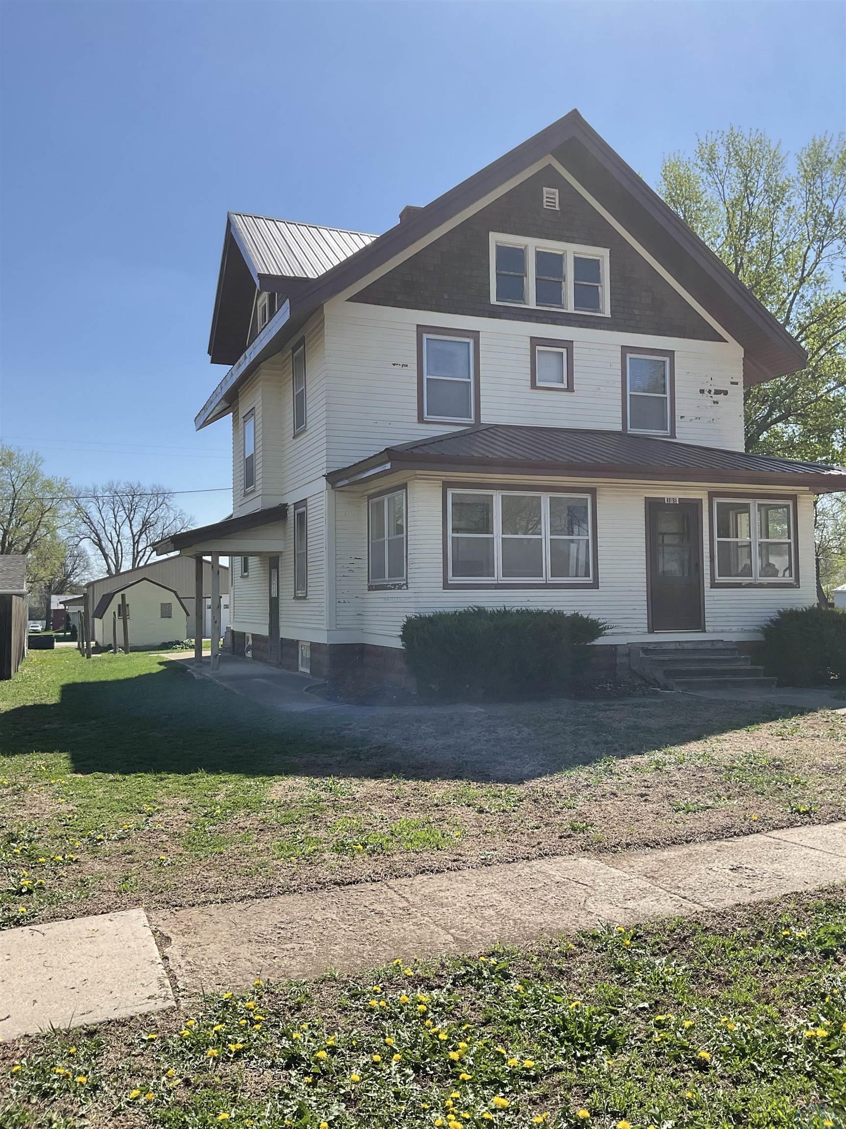 108-110 S Altona, Holstein, IA 51025 