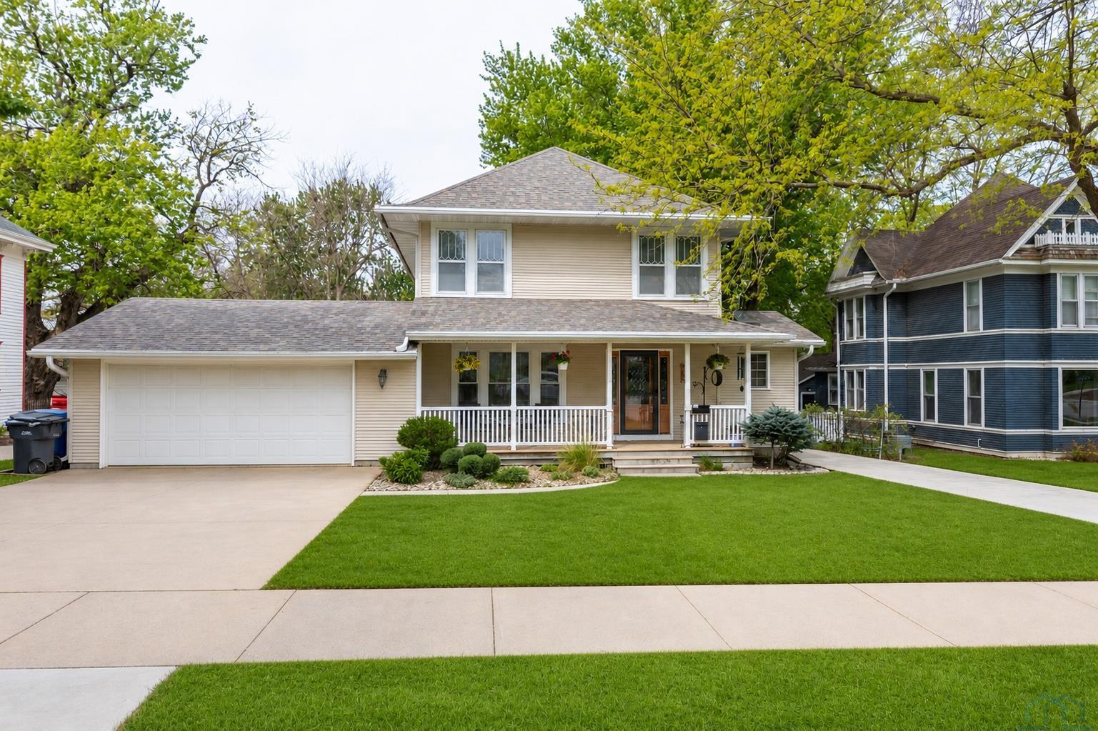 909 Central Ave SW, LeMars, IA 51031 
